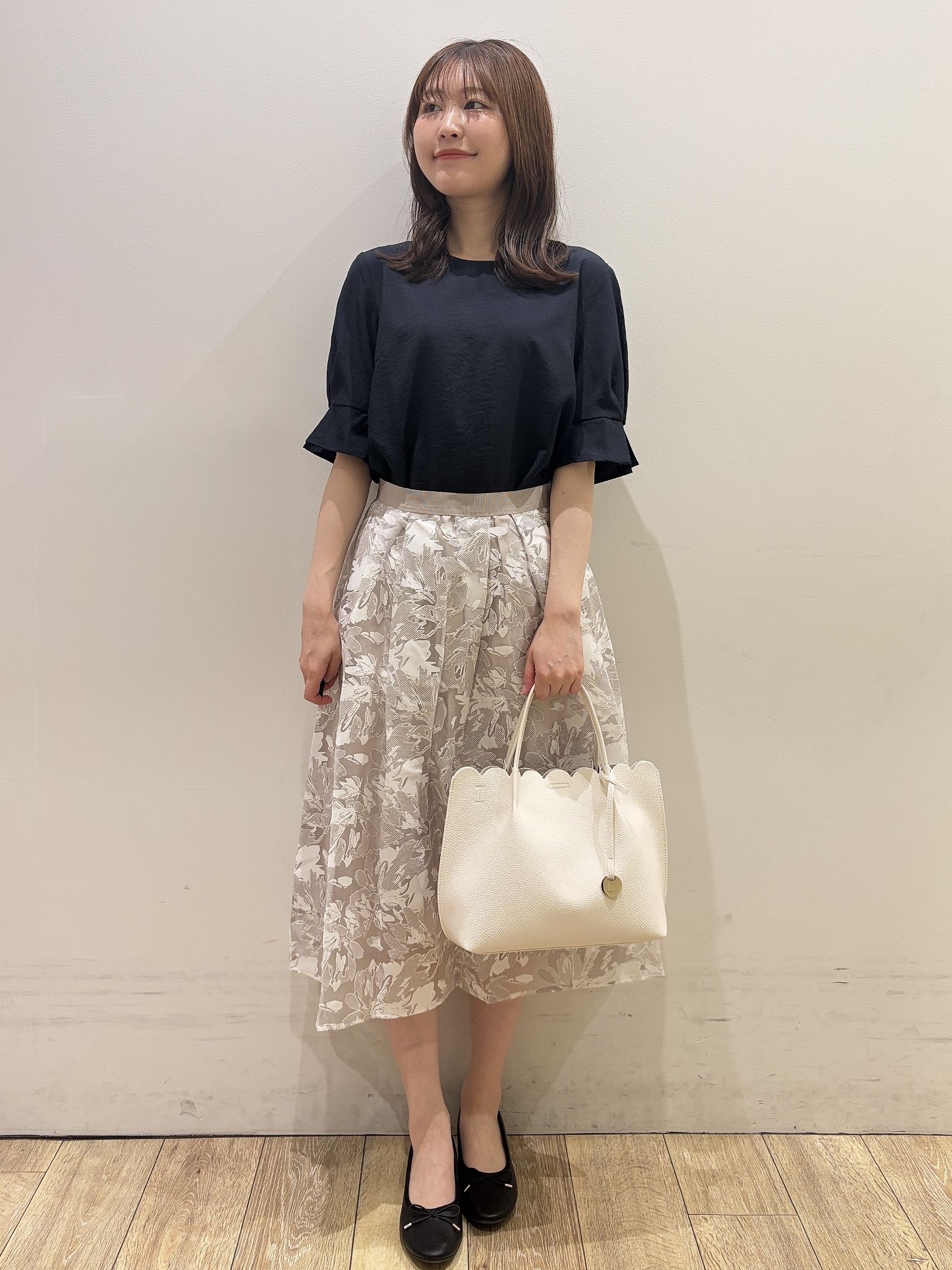 MOMOさんの「index｜【接触冷感／吸水速乾】タックパフスリーブブラウス《防シワ／洗濯機OK／XS～3L／8col》」を使ったコーディネート