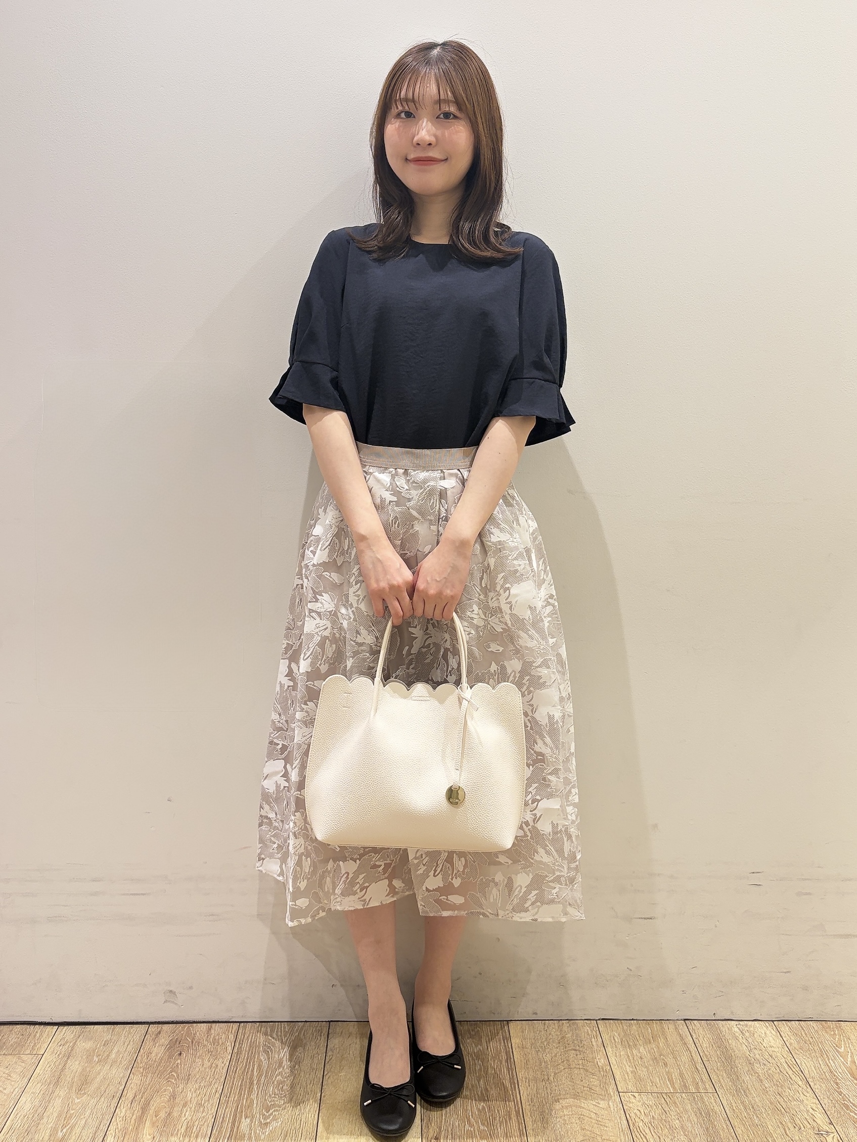 MOMOさんの「index｜【接触冷感／吸水速乾】タックパフスリーブブラウス《防シワ／洗濯機OK／XS～3L／8col》」を使ったコーディネート