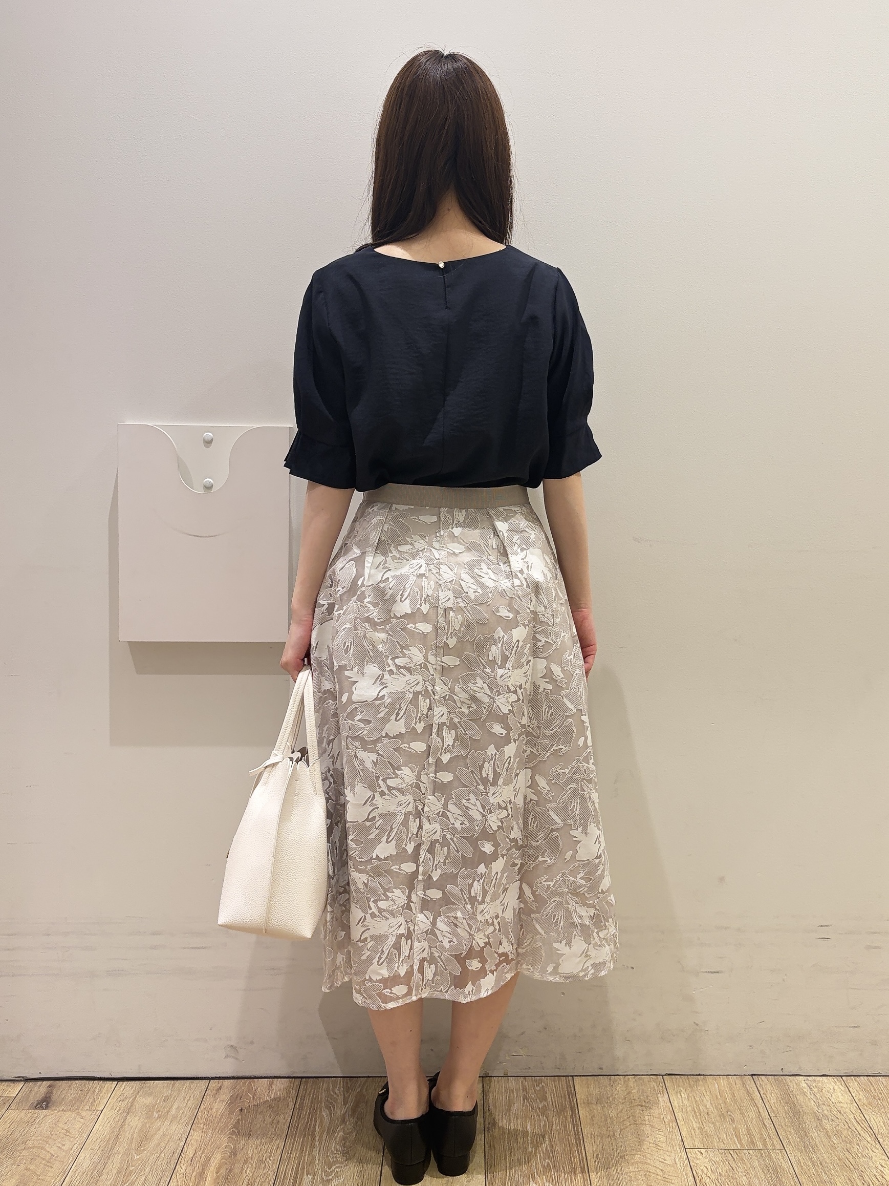 MOMOさんの「index｜【接触冷感／吸水速乾】タックパフスリーブブラウス《防シワ／洗濯機OK／XS～3L／8col》」を使ったコーディネート