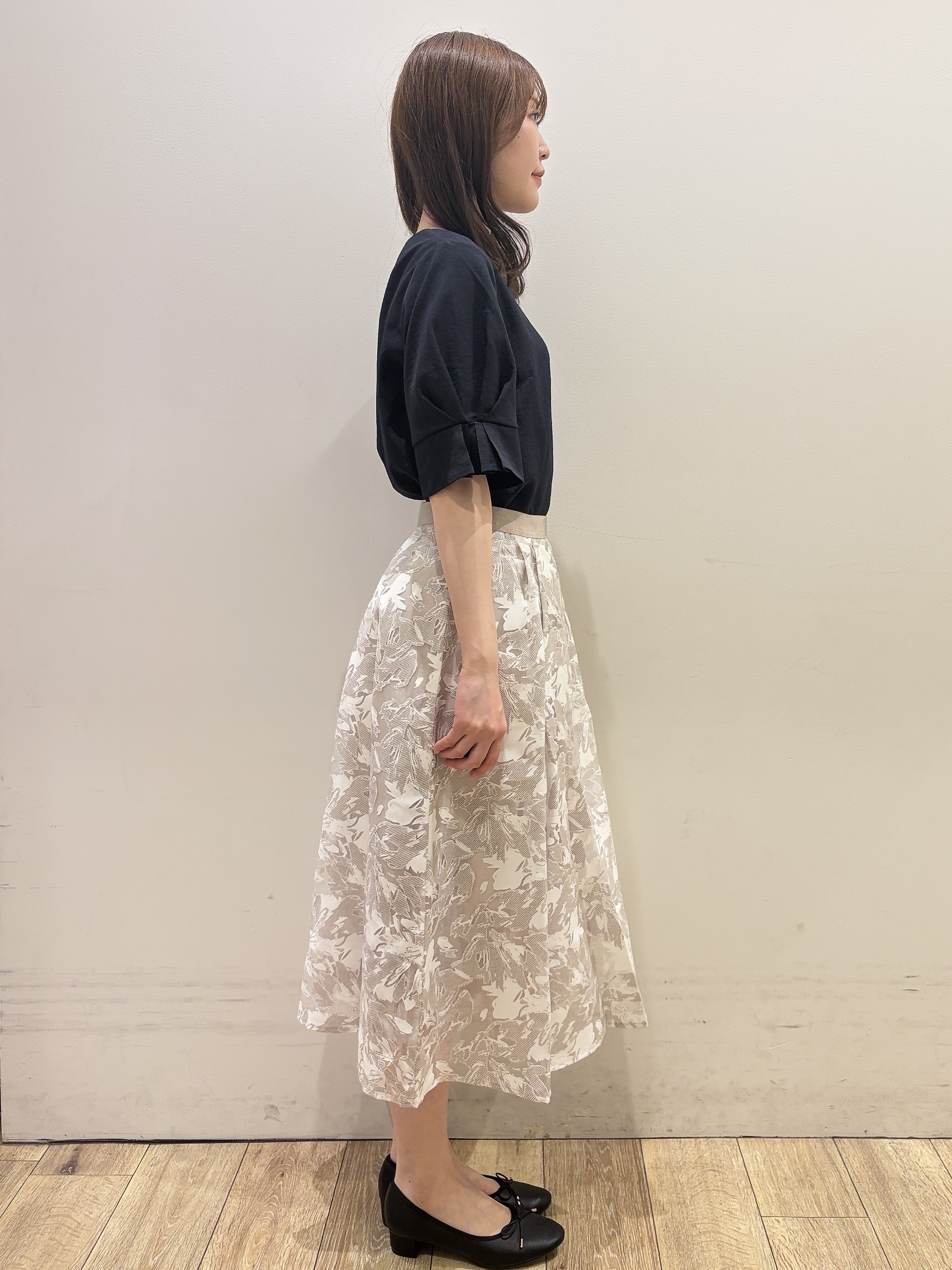 MOMOさんの「index｜【接触冷感／吸水速乾】タックパフスリーブブラウス《防シワ／洗濯機OK／XS～3L／8col》」を使ったコーディネート