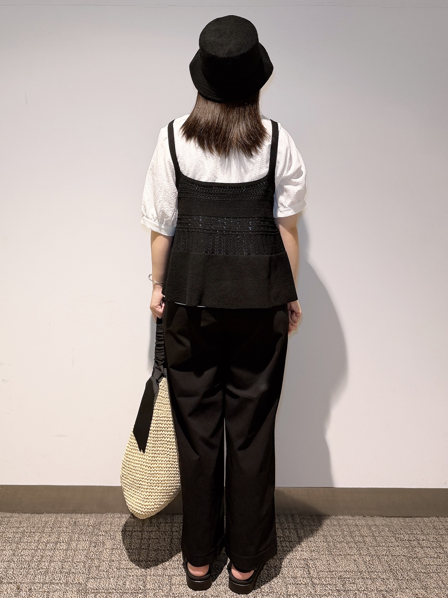 みーさんの「grove｜【2点SET】着るだけで完成、透かし編みニットビスチェ&times;ブラウス」を使ったコーディネート
