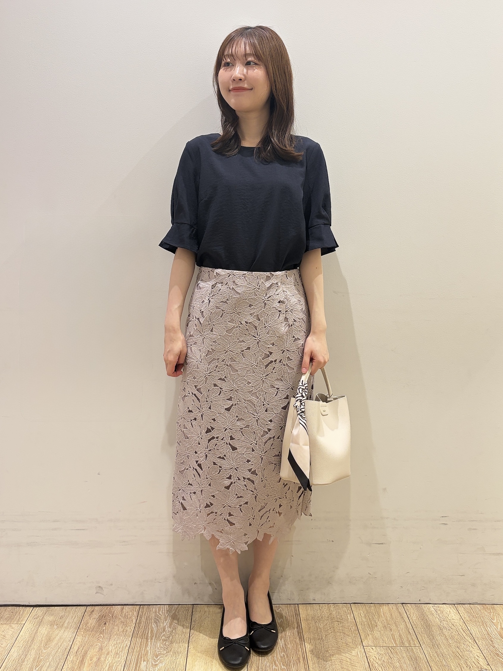 MOMOさんの「index｜【接触冷感／吸水速乾】タックパフスリーブブラウス《防シワ／洗濯機OK／XS～3L／8col》」を使ったコーディネート