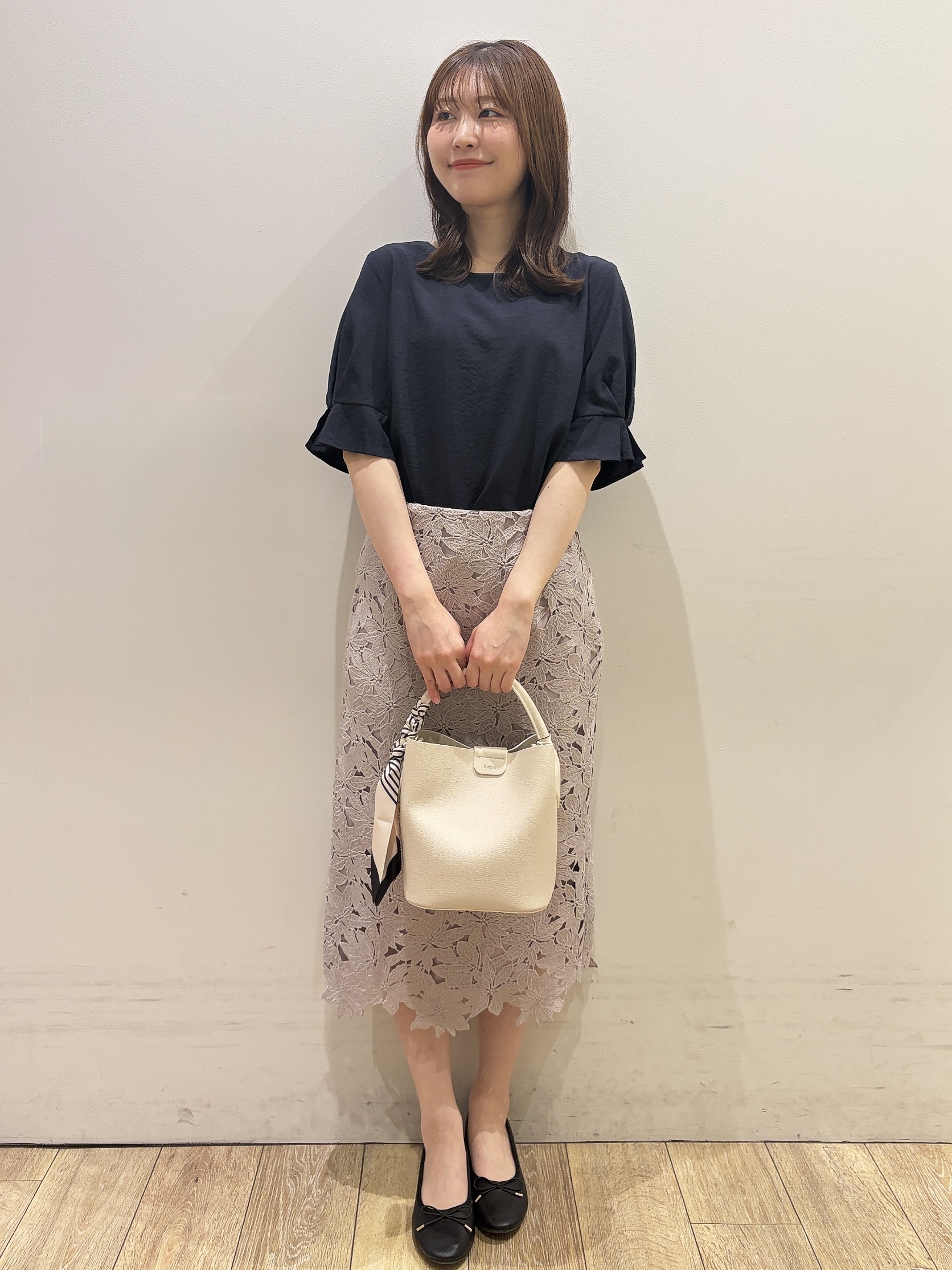 MOMOさんの「index｜【接触冷感／吸水速乾】タックパフスリーブブラウス《防シワ／洗濯機OK／XS～3L／8col》」を使ったコーディネート