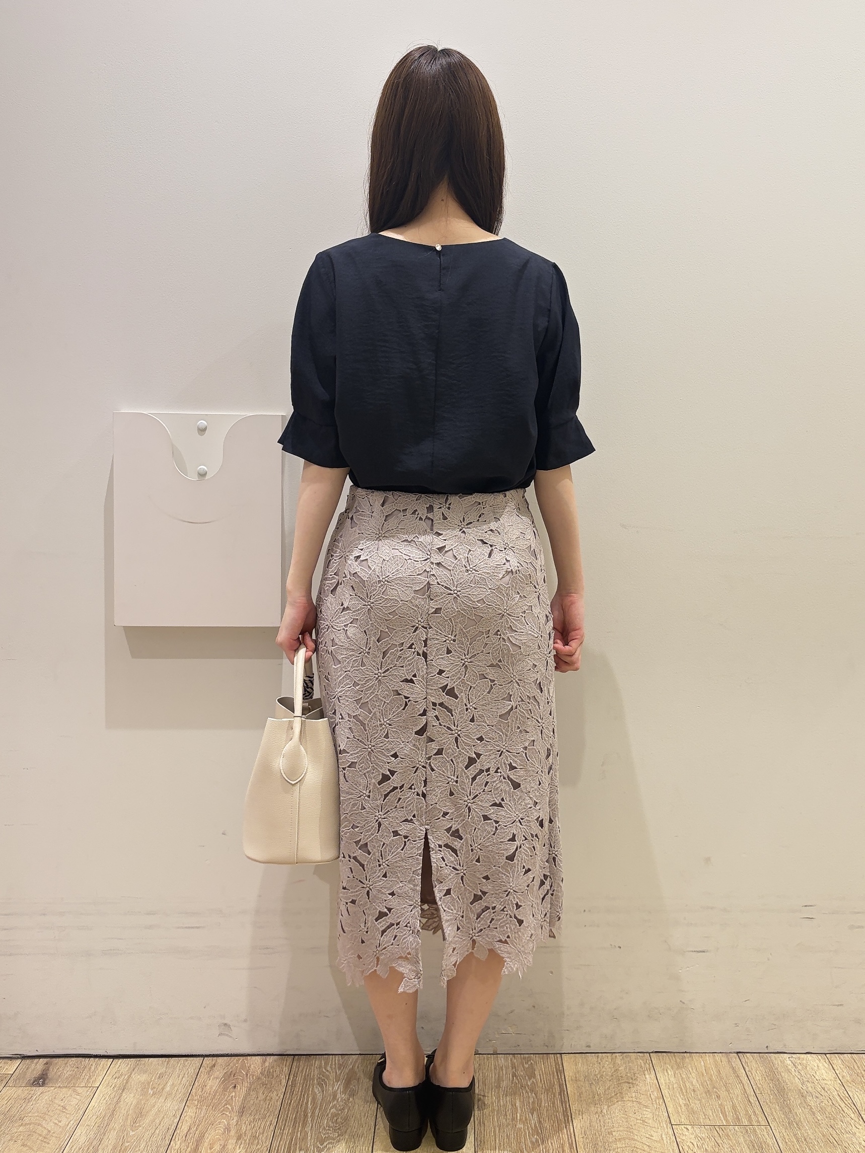 MOMOさんの「index｜【接触冷感／吸水速乾】タックパフスリーブブラウス《防シワ／洗濯機OK／XS～3L／8col》」を使ったコーディネート