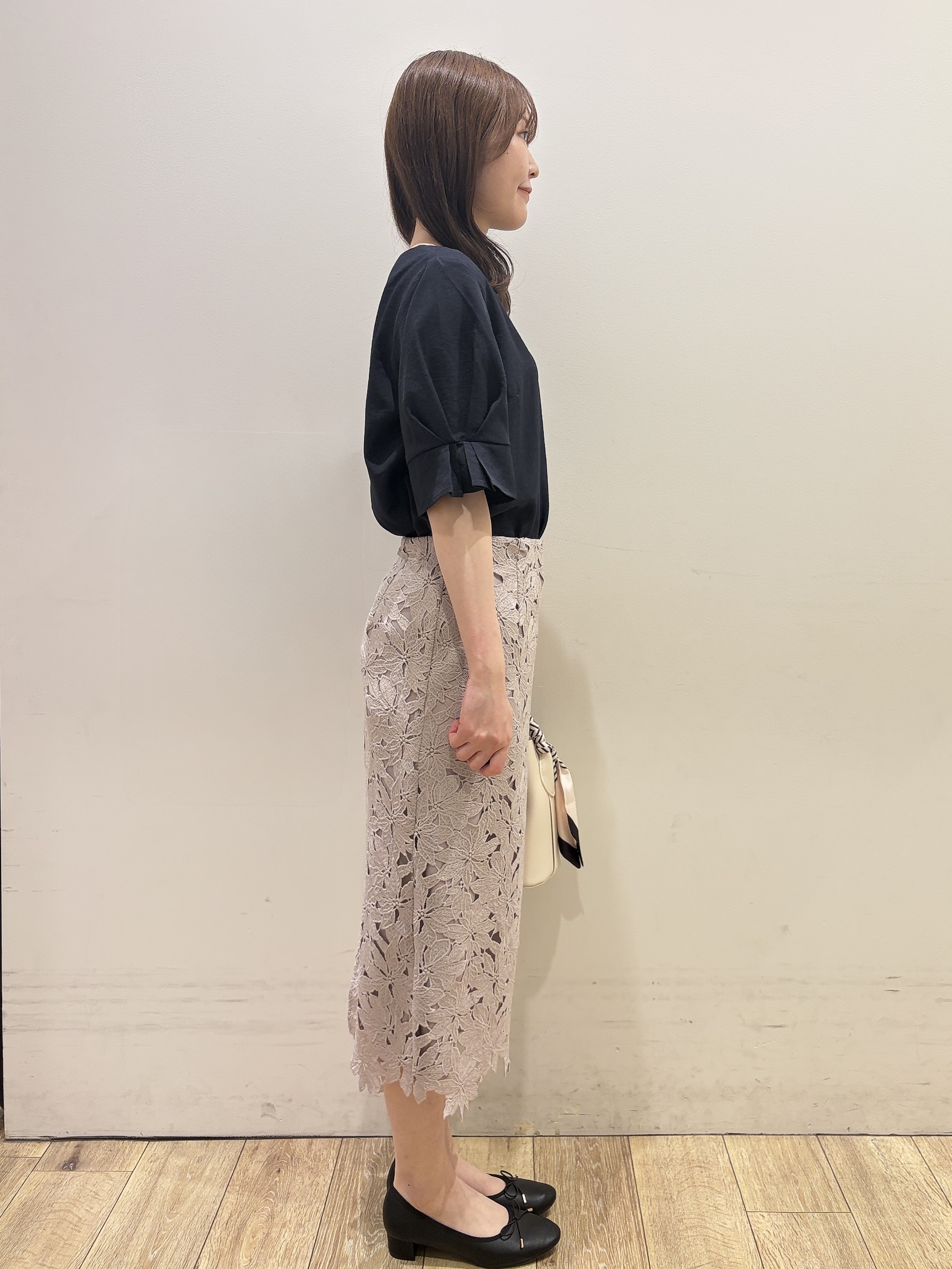 MOMOさんの「index｜【接触冷感／吸水速乾】タックパフスリーブブラウス《防シワ／洗濯機OK／XS～3L／8col》」を使ったコーディネート