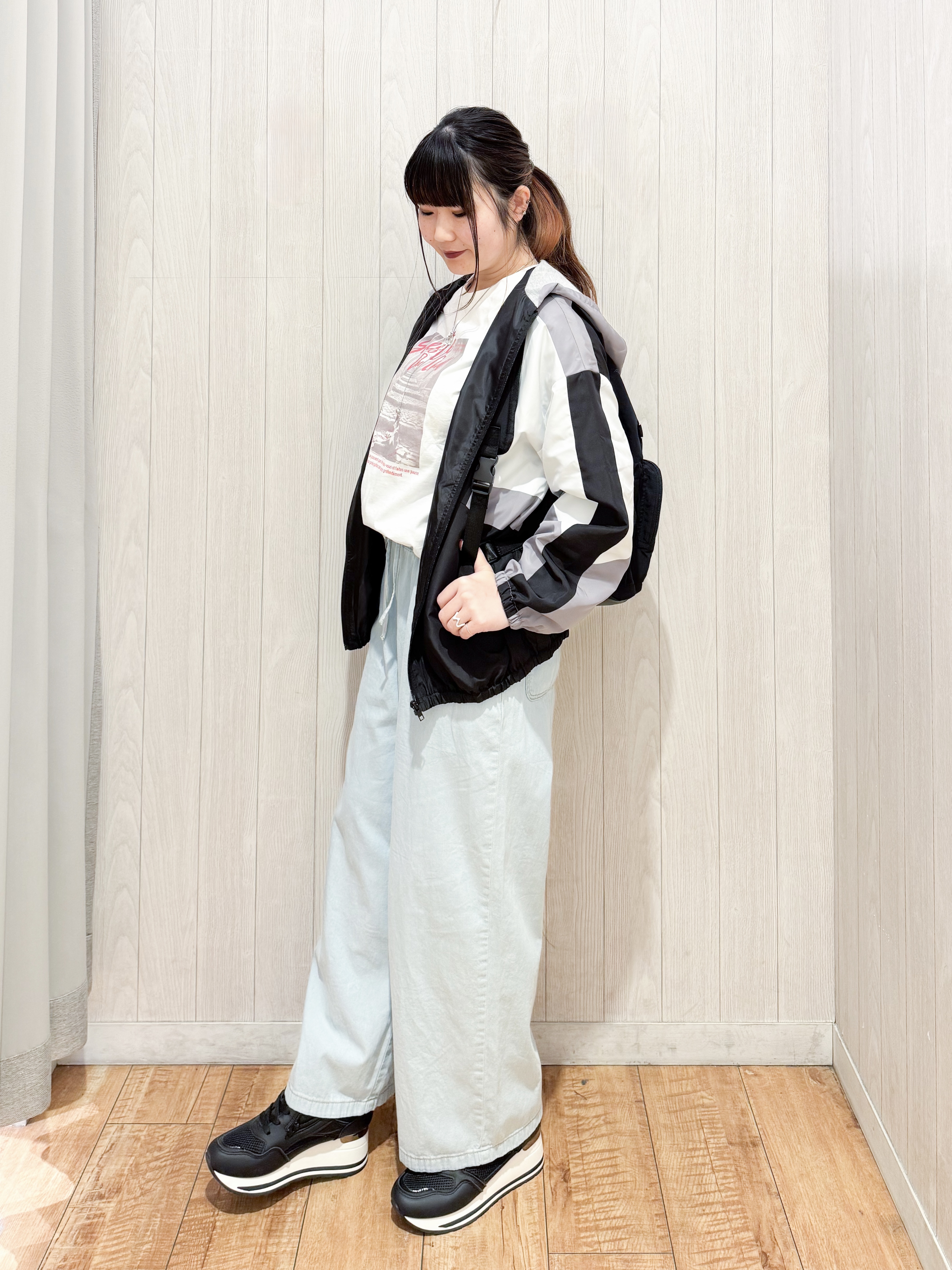 愛さんの「SHOO･LA･RUE｜【綿100％/S-LL/プチプラ】選べる3柄 プリントアソートTシャツ」を使ったコーディネート