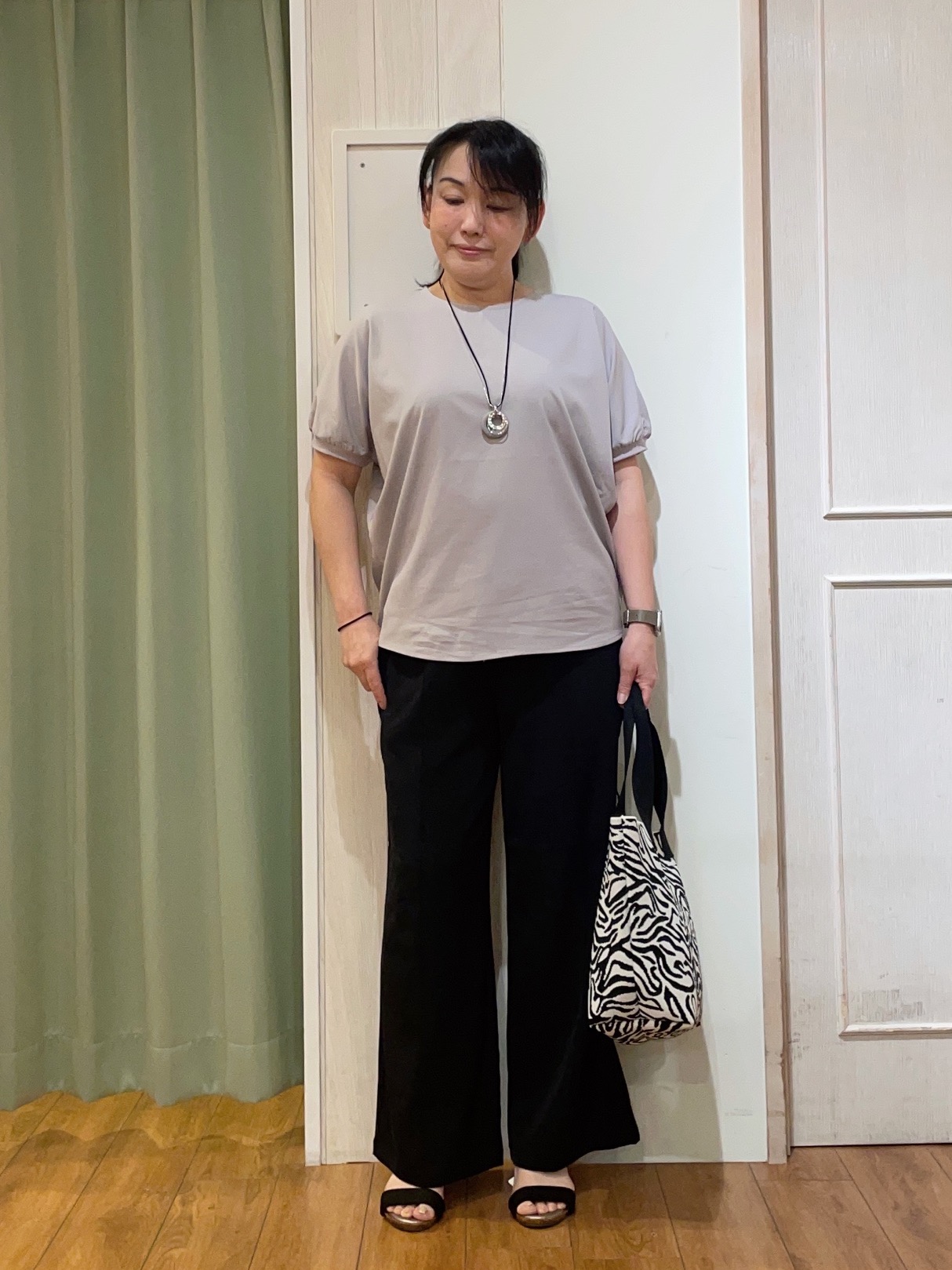 ke-yさんの「SHOO･LA･RUE｜【洗濯後しわになりにくい】インせず着られる さらっとタッチのドルマンブラウス」を使ったコーディネート