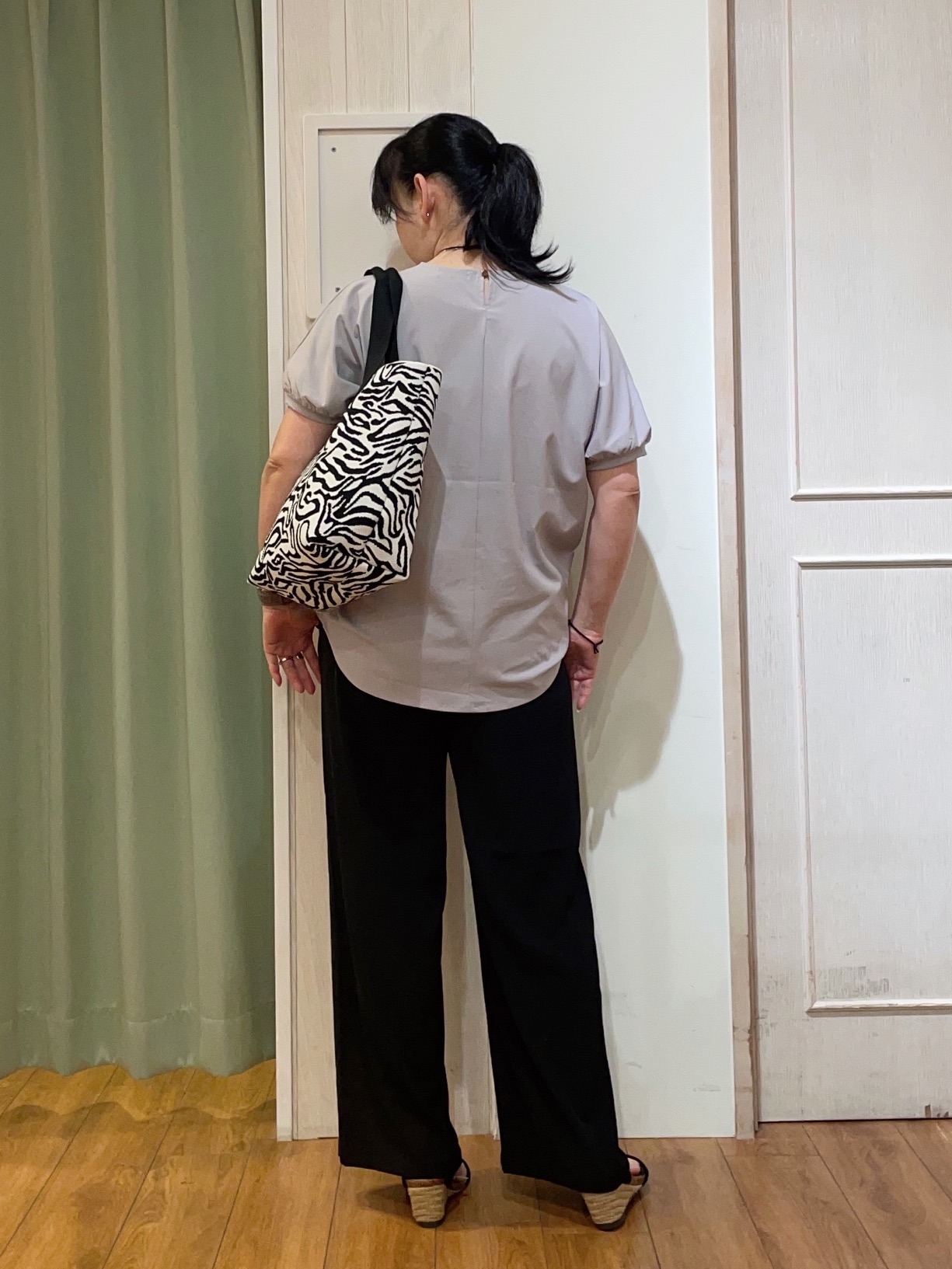 ke-yさんの「SHOO･LA･RUE｜【洗濯後しわになりにくい】インせず着られる さらっとタッチのドルマンブラウス」を使ったコーディネート