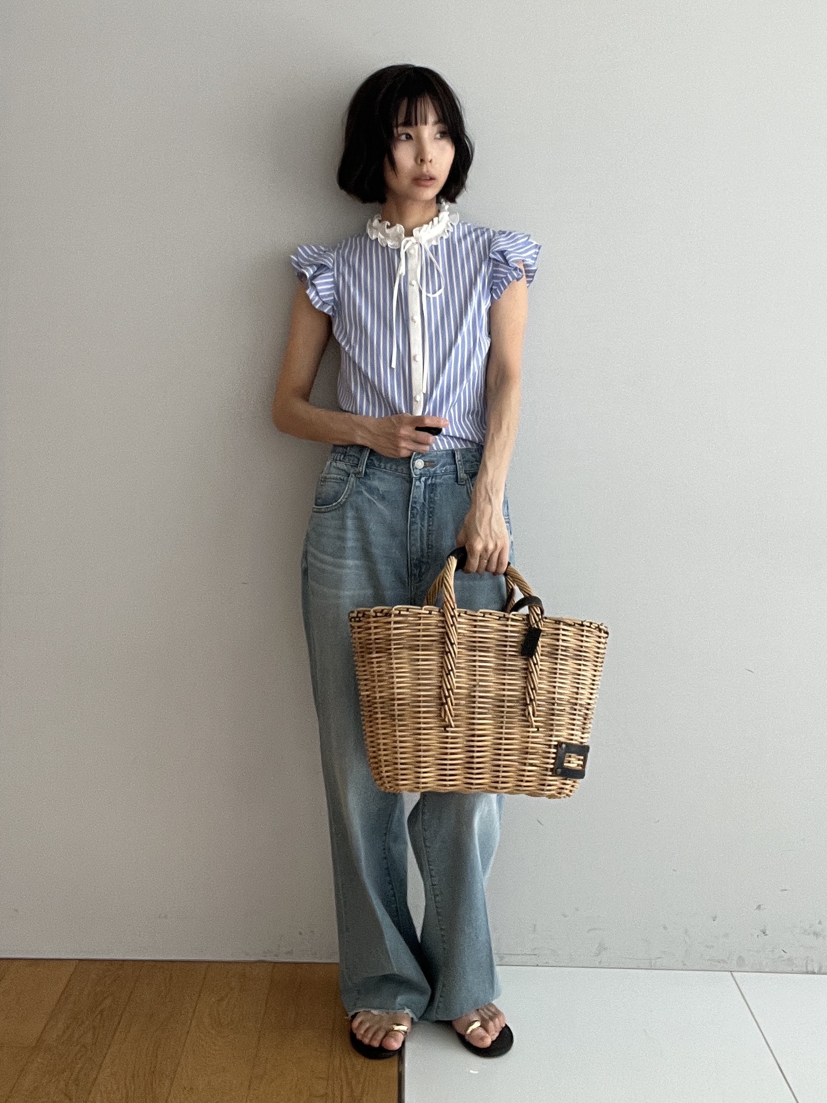 misaさんの「DRESSTERIOR｜センタープレス ワイドストレートデニム」を使ったコーディネート