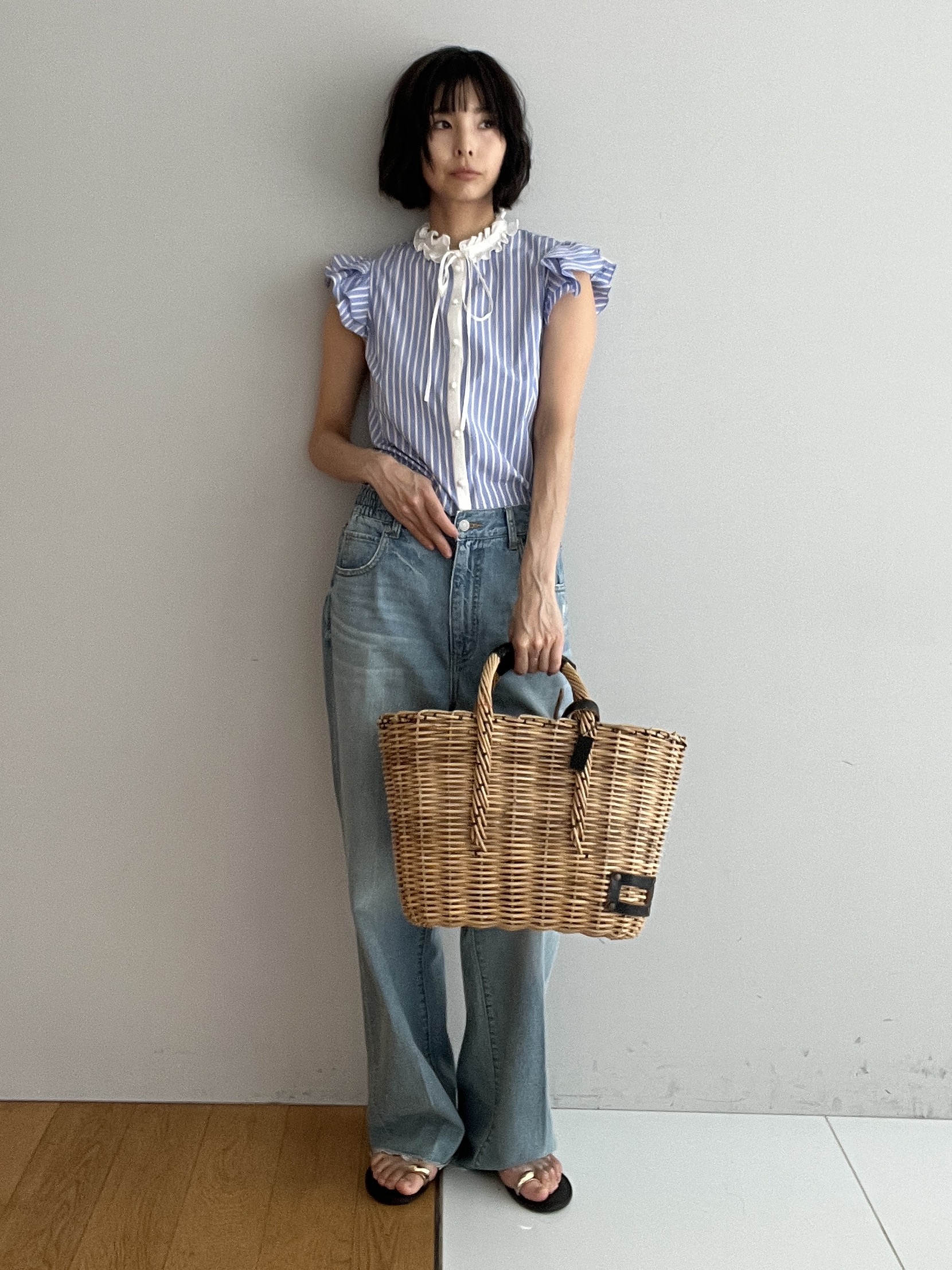 misaさんの「DRESSTERIOR｜センタープレス ワイドストレートデニム」を使ったコーディネート
