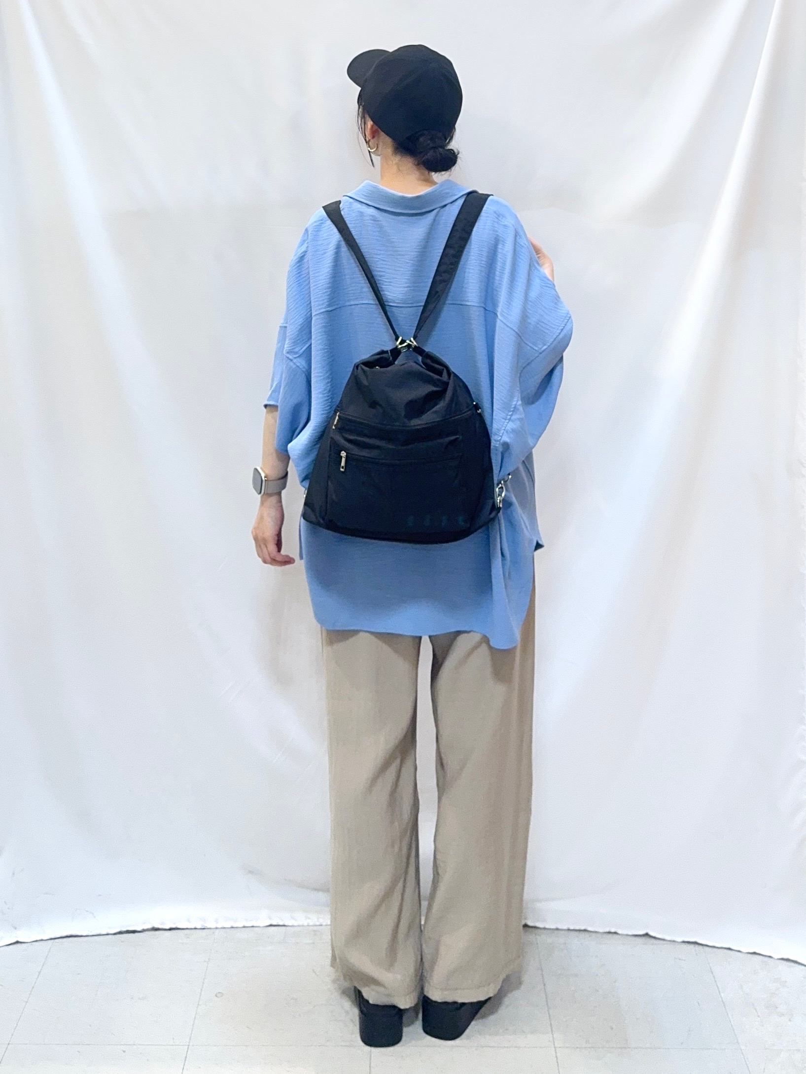 𝐇𝐢𝐫𝐨𝐦𝐢さんの「SHOO･LA･RUE｜【高レビュー/洗濯後しわになりにくい/体型カバー】きちんとゆるっと 大人の抜け感 ポンチョ風カラーシ」を使ったコーディネート