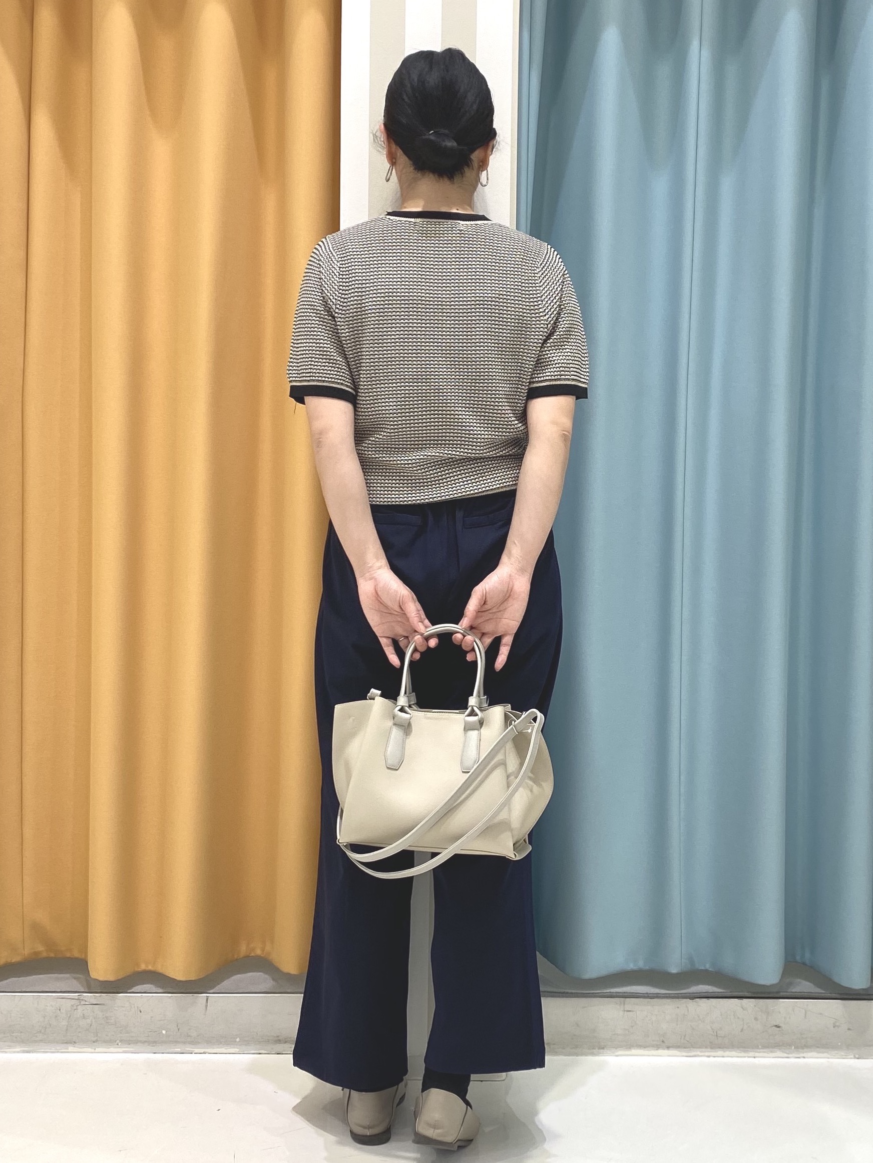 おかさんの「SHOO･LA･RUE｜【洗濯機可/S-LL/体型カバー】オンオフ使える 大人のツータックワイドパンツ」を使ったコーディネート