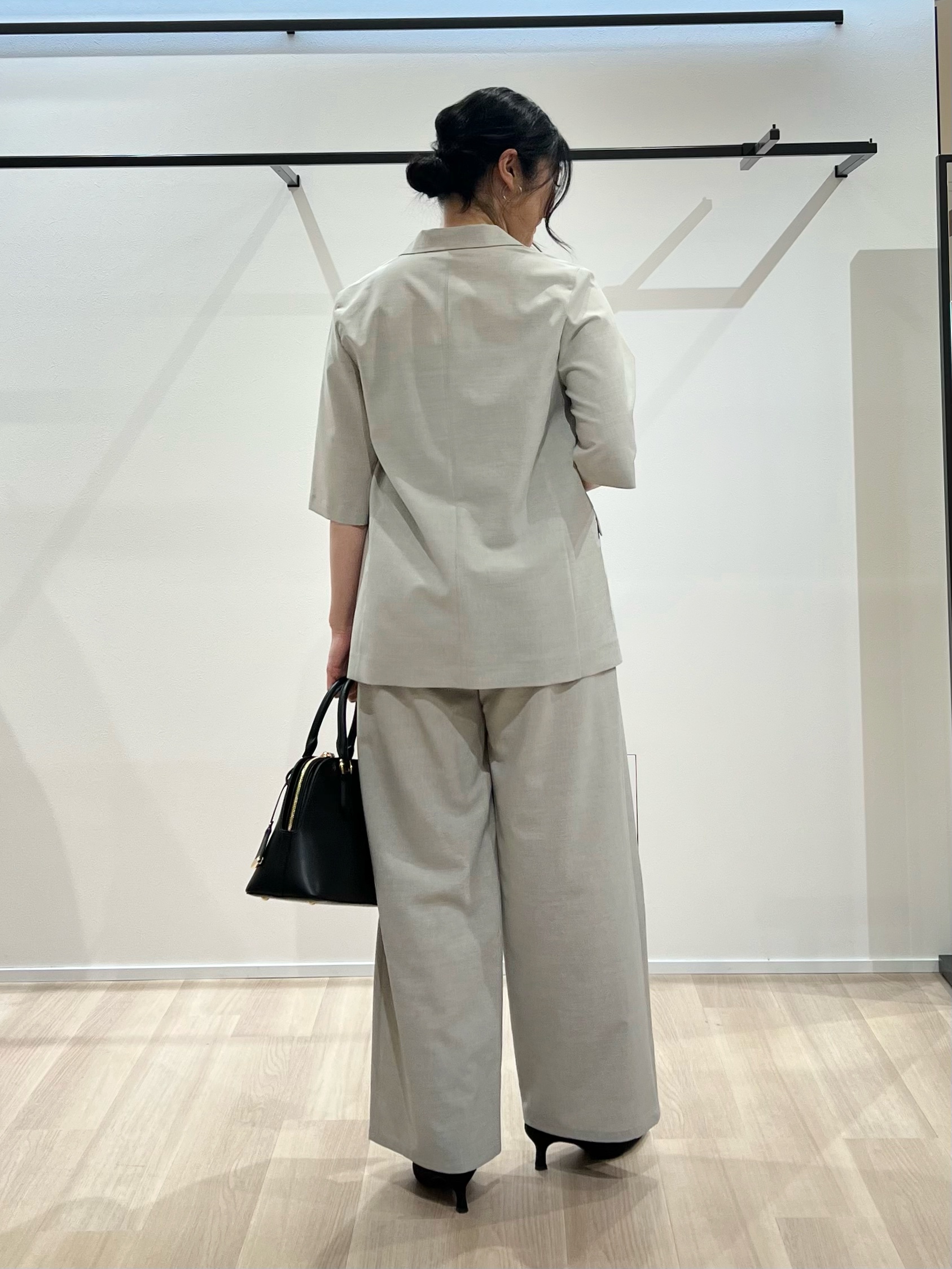 TOMOMIさんの「UNTITLED｜【シワになりにくい/セットアップ可/接触冷感】ハーフスリーブジャケット」を使ったコーディネート