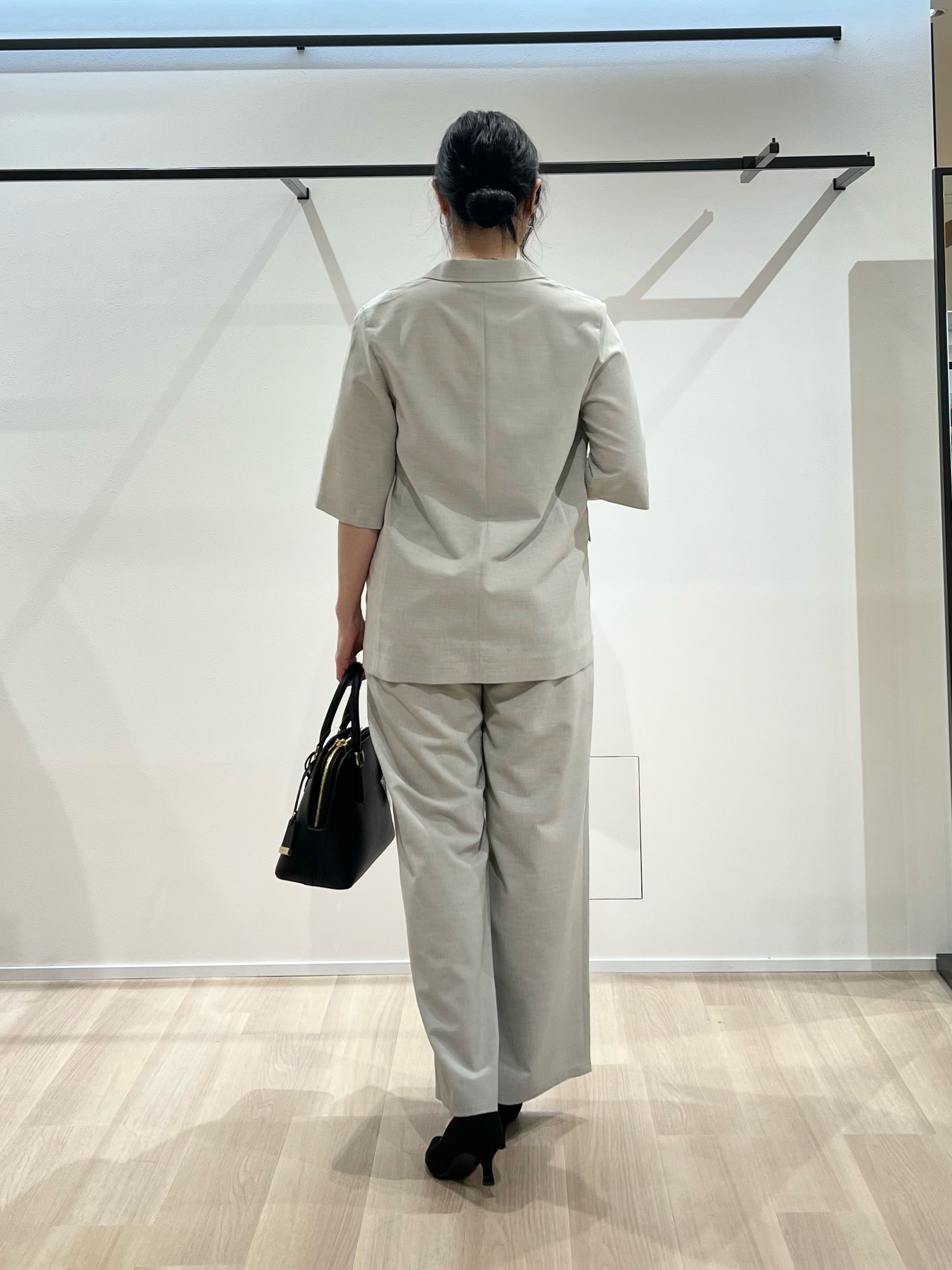 TOMOMIさんの「UNTITLED｜【シワになりにくい/セットアップ可/接触冷感】ハーフスリーブジャケット」を使ったコーディネート