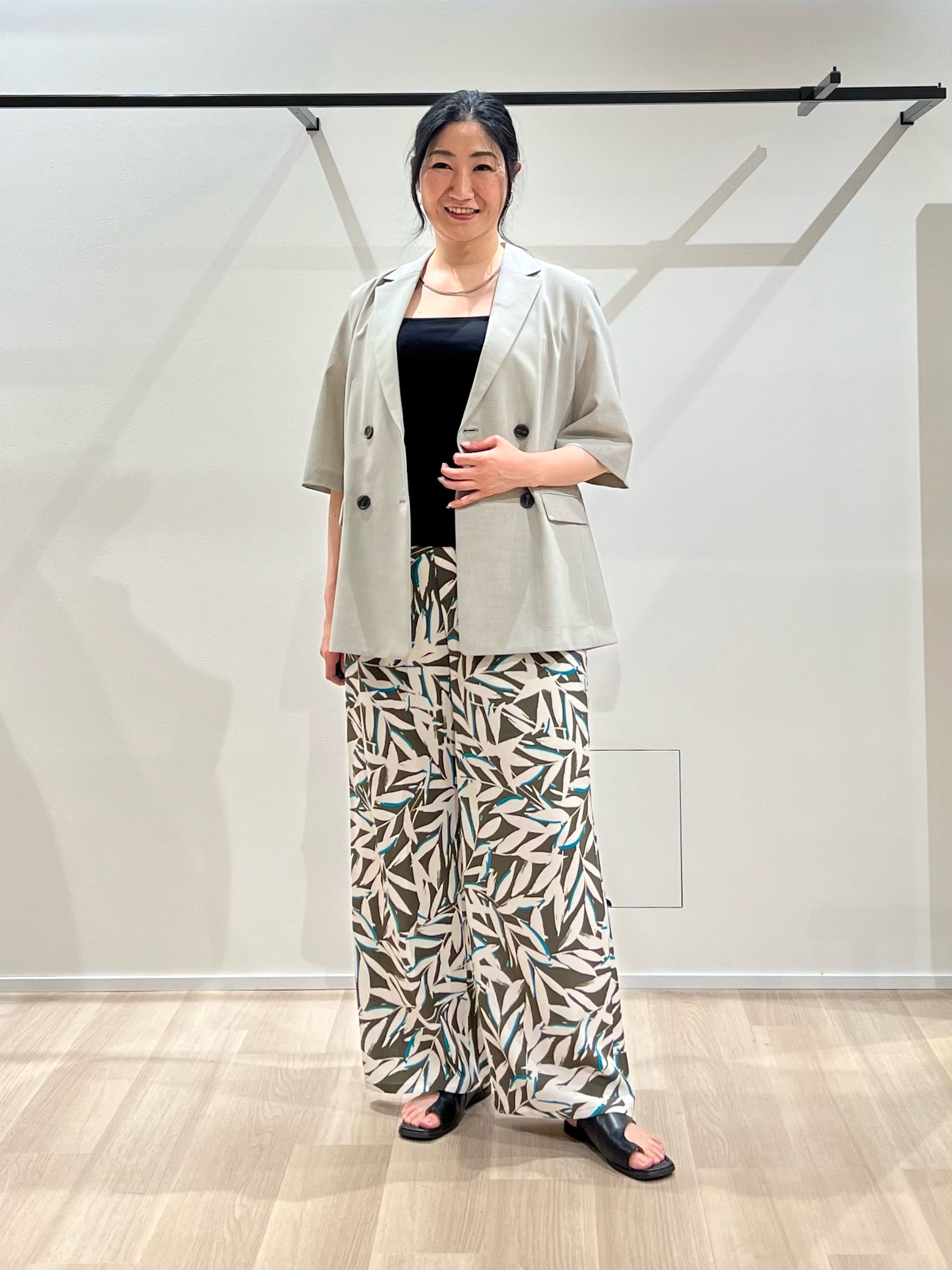 TOMOMIさんの「UNTITLED｜【シワになりにくい/セットアップ可/接触冷感】ハーフスリーブジャケット」を使ったコーディネート