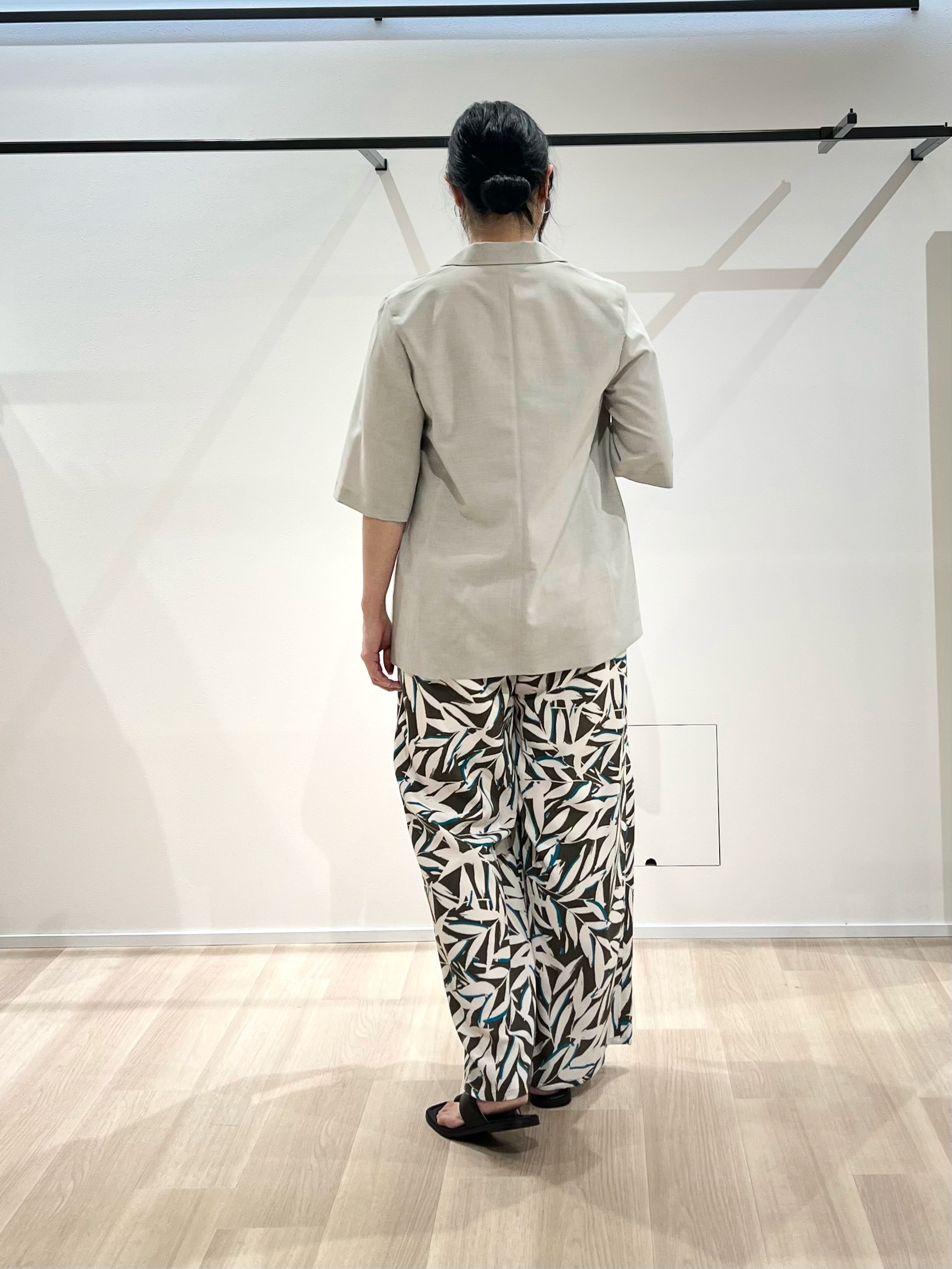 TOMOMIさんの「UNTITLED｜【シワになりにくい/セットアップ可/接触冷感】ハーフスリーブジャケット」を使ったコーディネート