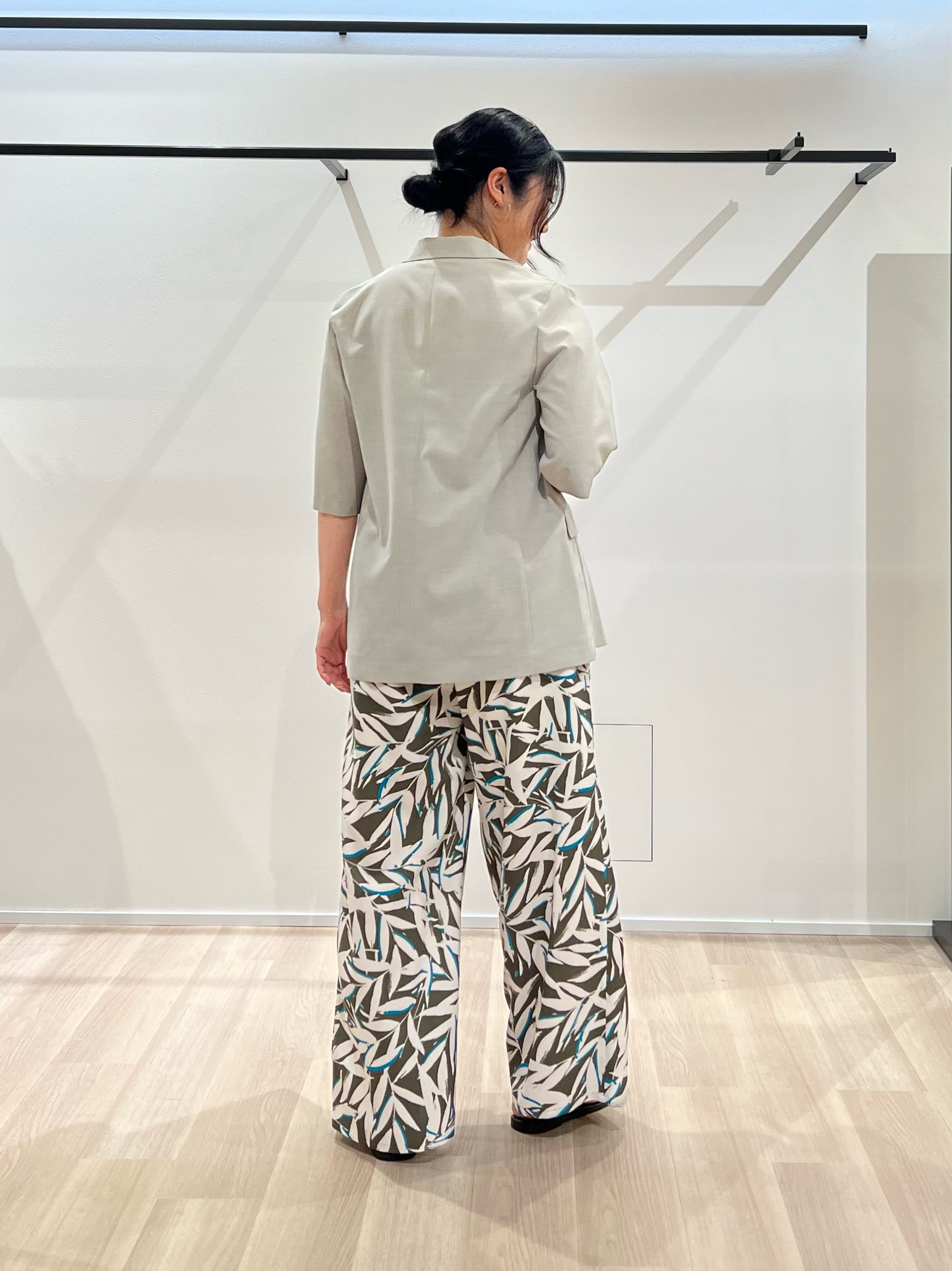TOMOMIさんの「UNTITLED｜【シワになりにくい/セットアップ可/接触冷感】ハーフスリーブジャケット」を使ったコーディネート