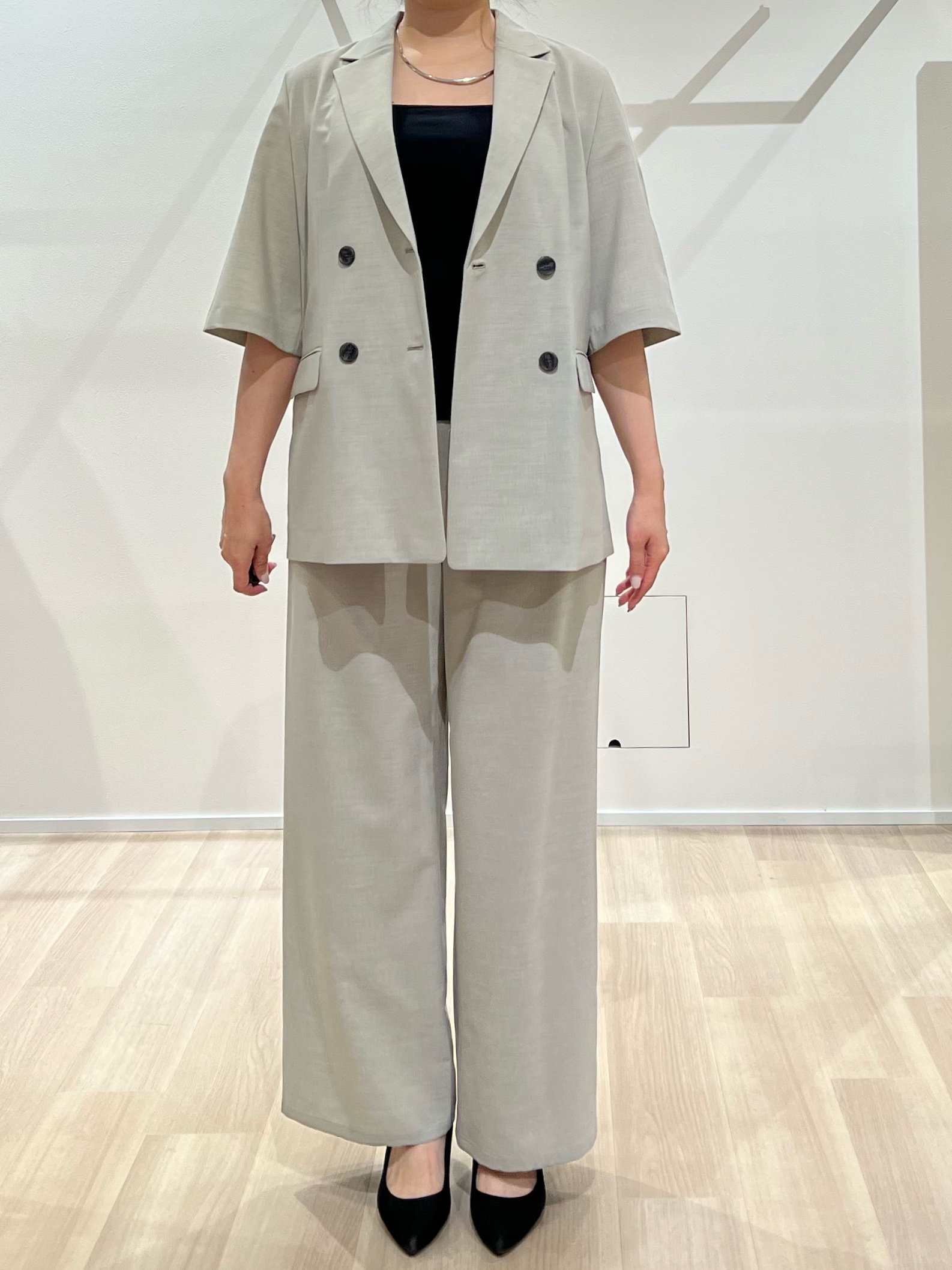 TOMOMIさんの「UNTITLED｜【シワになりにくい/セットアップ可/接触冷感】ハーフスリーブジャケット」を使ったコーディネート