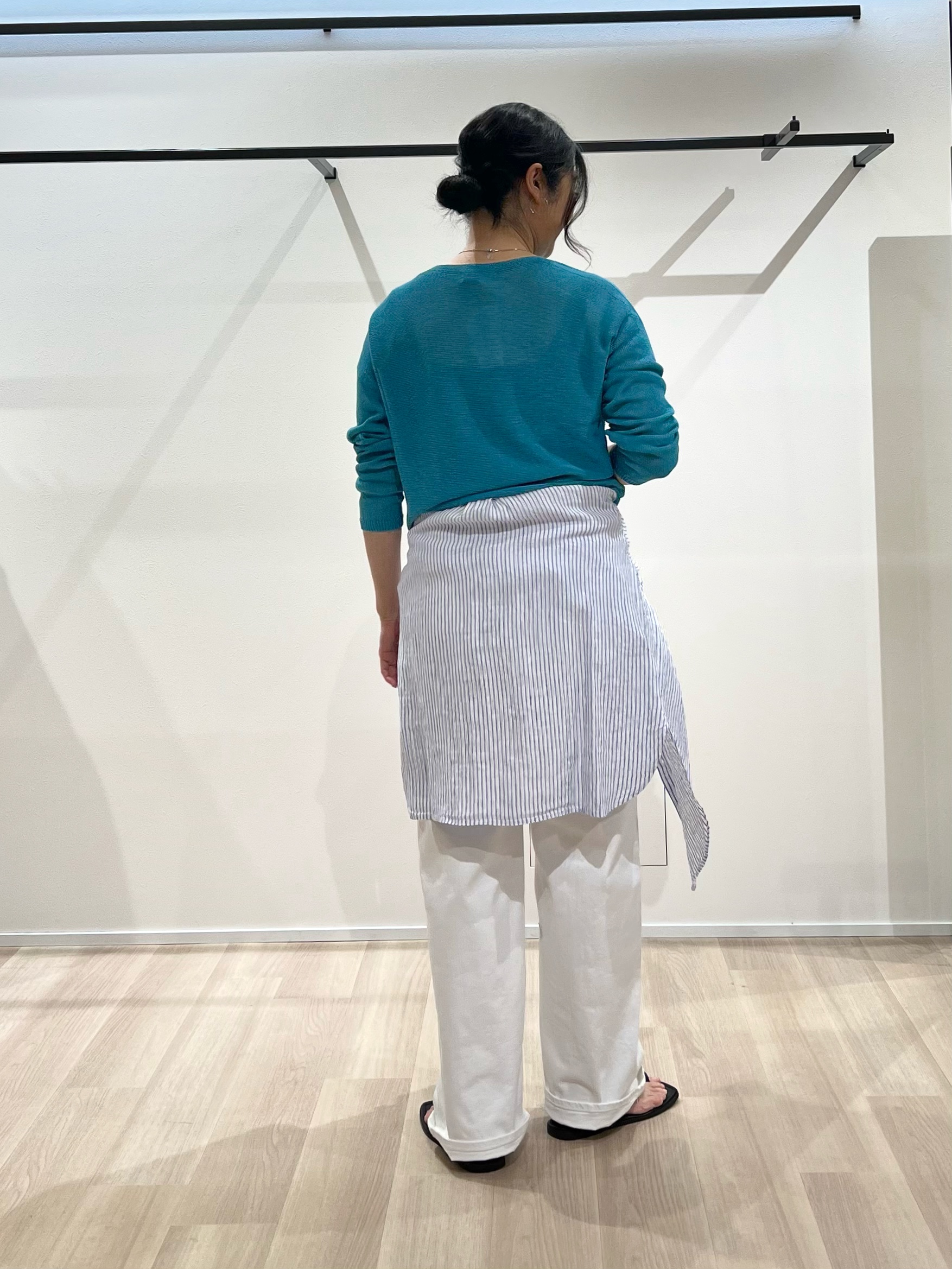 TOMOMIさんの「UNTITLED｜【古畑星夏さん着用/8色展開/程よい透け感】ドライタッチボートネックニット」を使ったコーディネート