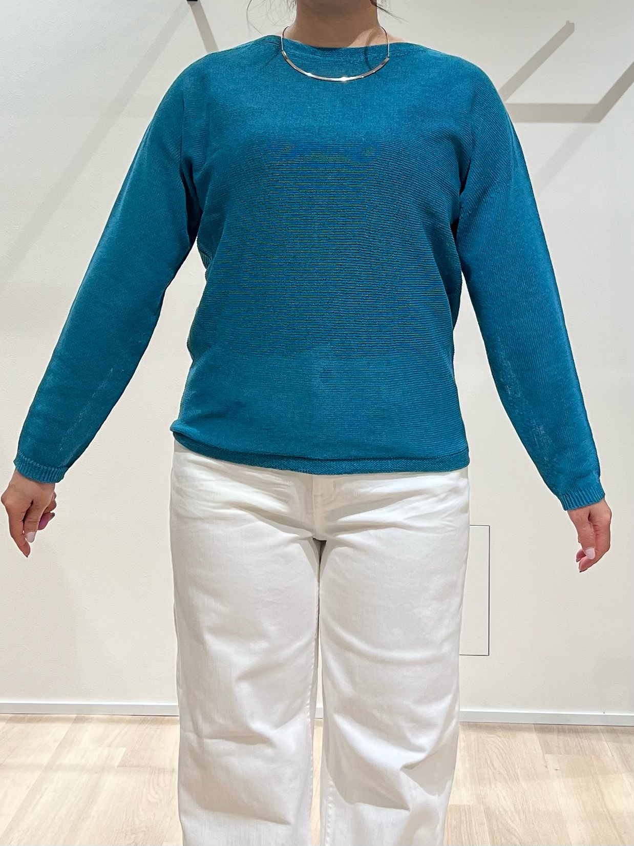 TOMOMIさんの「UNTITLED｜【古畑星夏さん着用/8色展開/程よい透け感】ドライタッチボートネックニット」を使ったコーディネート