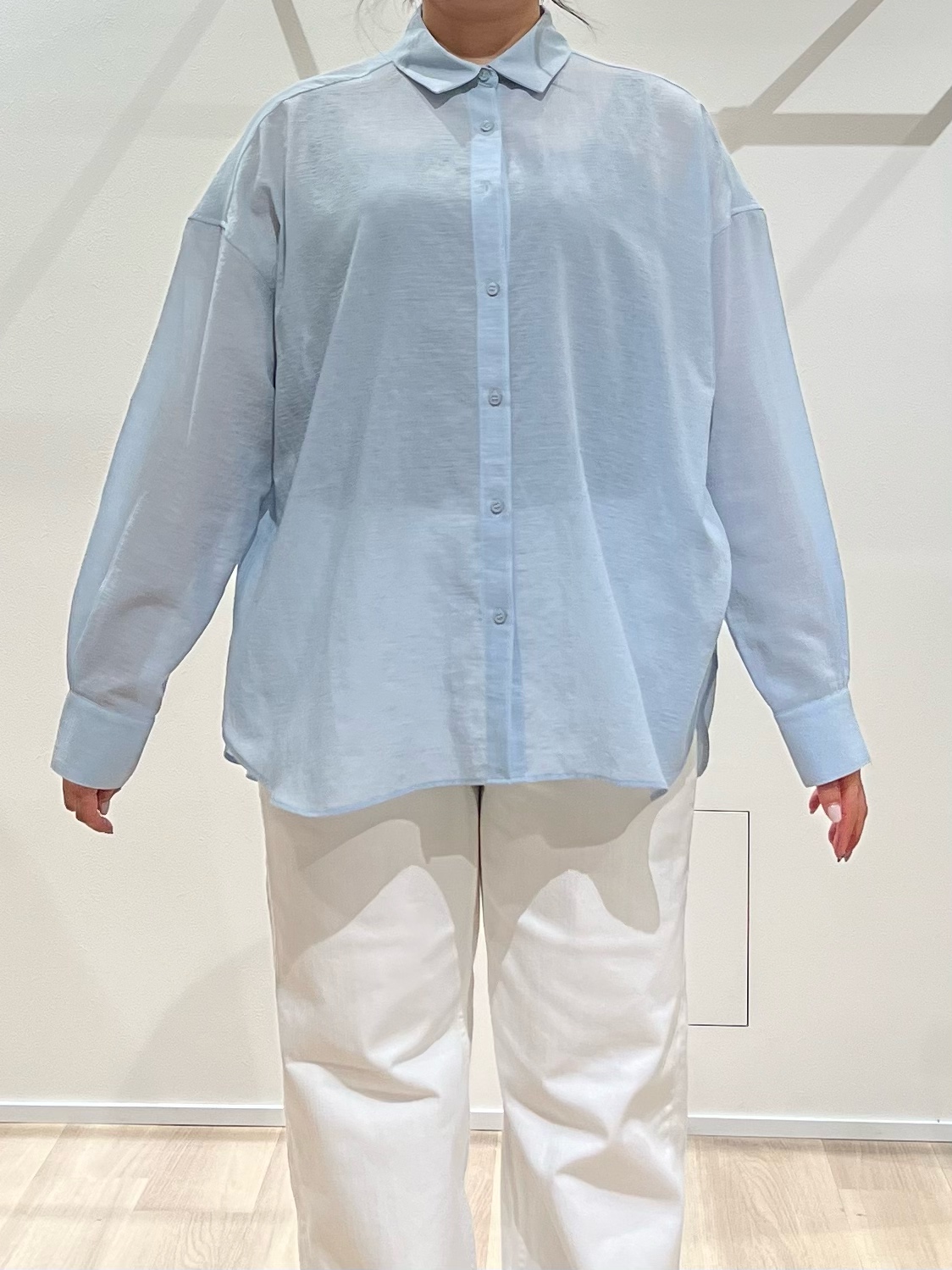 TOMOMIさんの「UNTITLED｜◆【2WAY/マシンウォッシャブル】カシュクールデザインシャツ」を使ったコーディネート