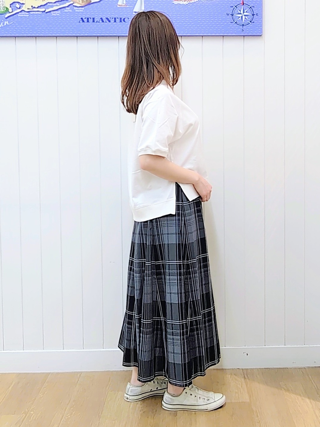 itoさんの「Dessin｜【洗える】ミニ裏毛刺繍ロゴプルオーバー」を使ったコーディネート