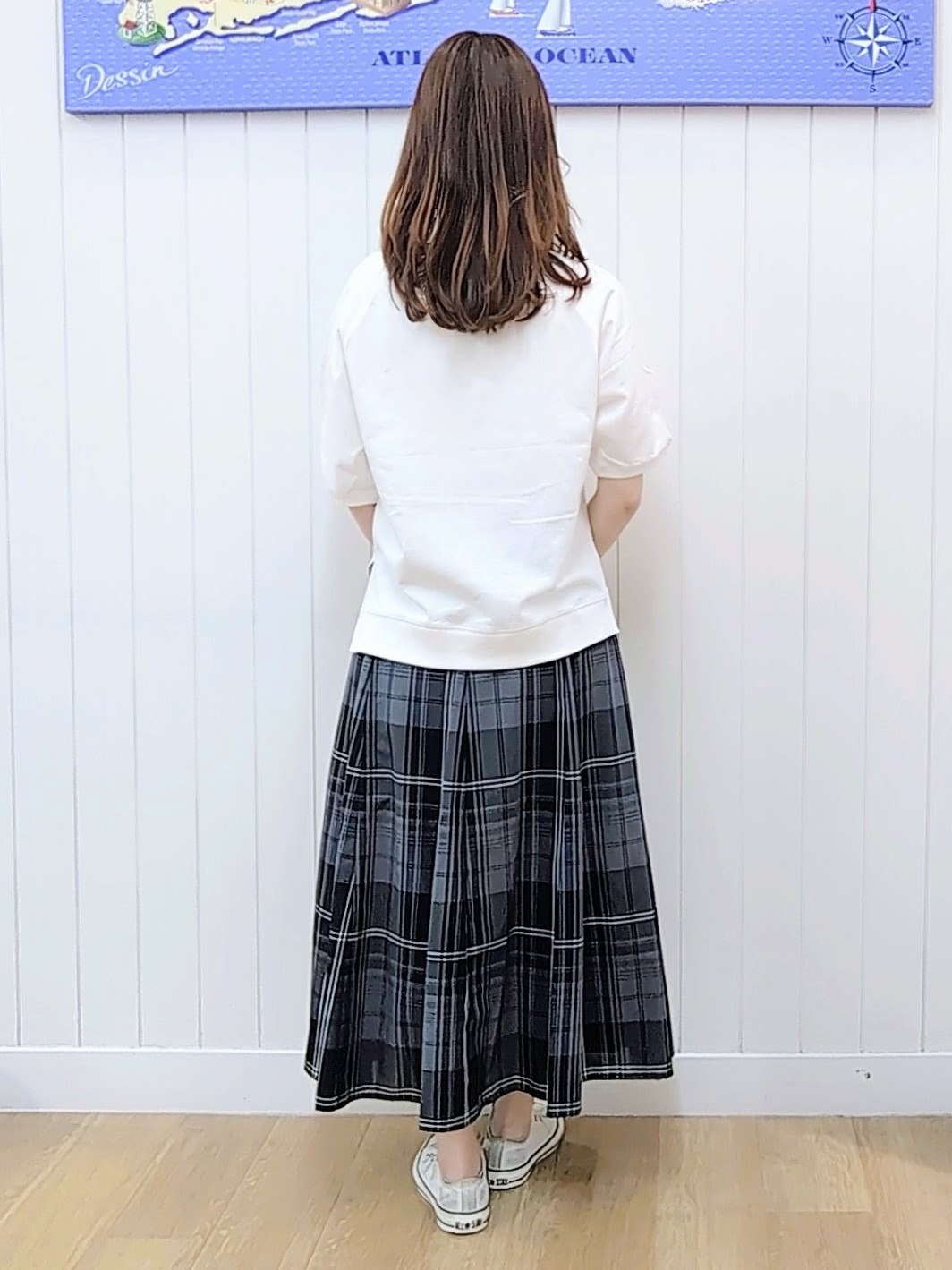 itoさんの「Dessin｜【洗える】ミニ裏毛刺繍ロゴプルオーバー」を使ったコーディネート