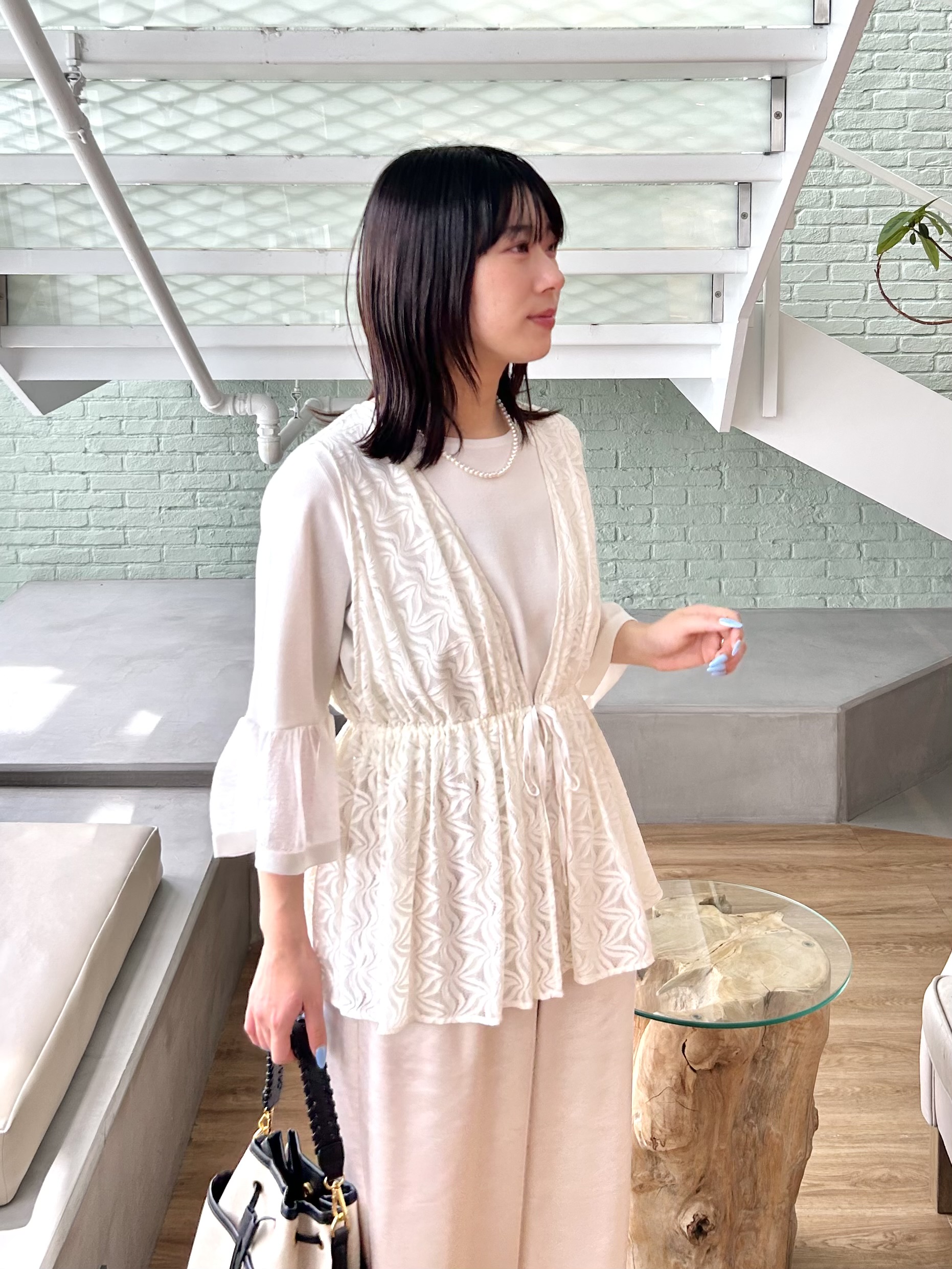 RINAさんの「OPAQUE.CLIP｜レースペプラムジレ【洗濯機OK】」を使ったコーディネート