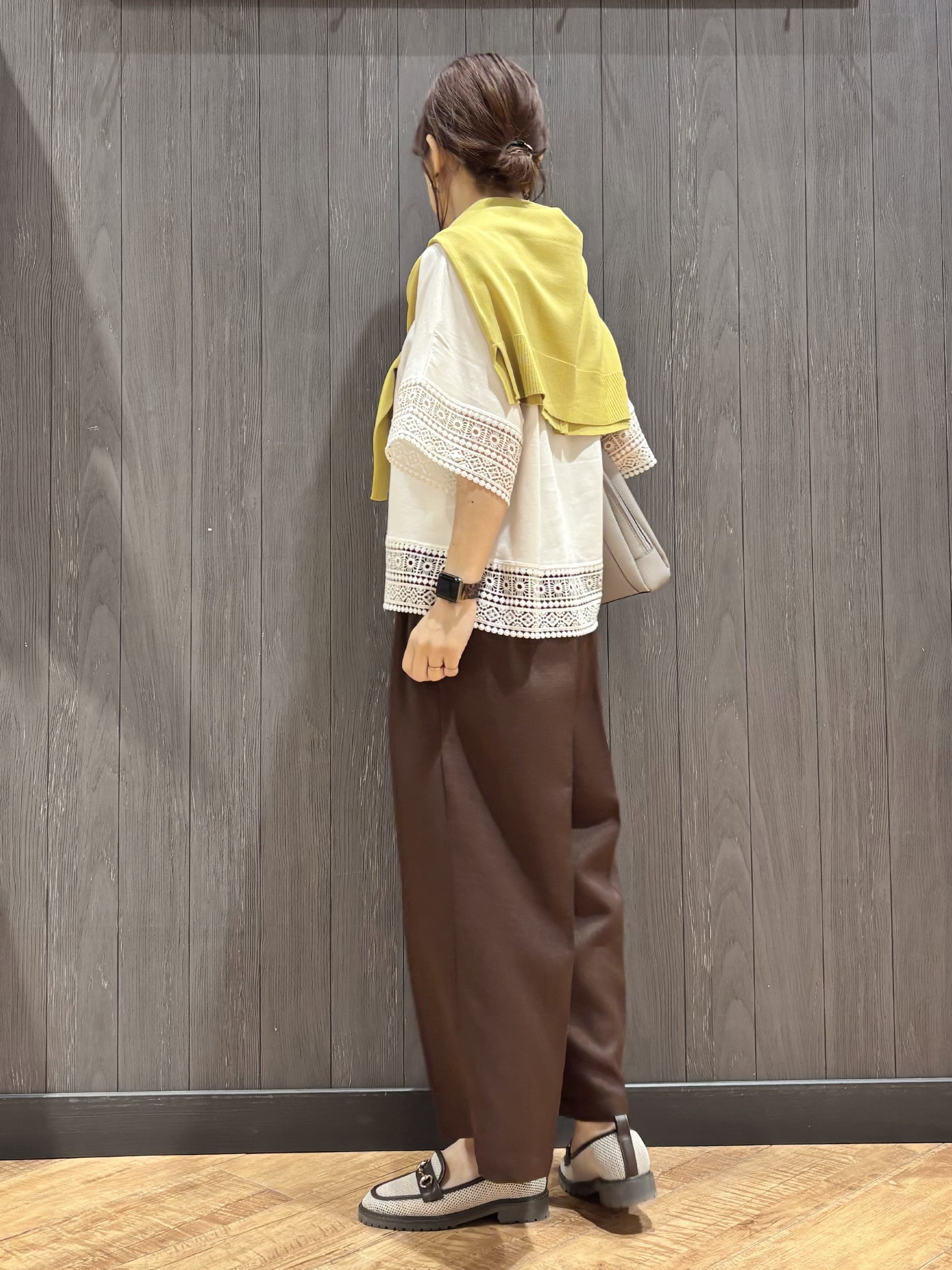 meiさんの「SHOO･LA･RUE｜【洗濯機可/体型カバー/S-LL】レース使いがポイント デザインTシャツ」を使ったコーディネート