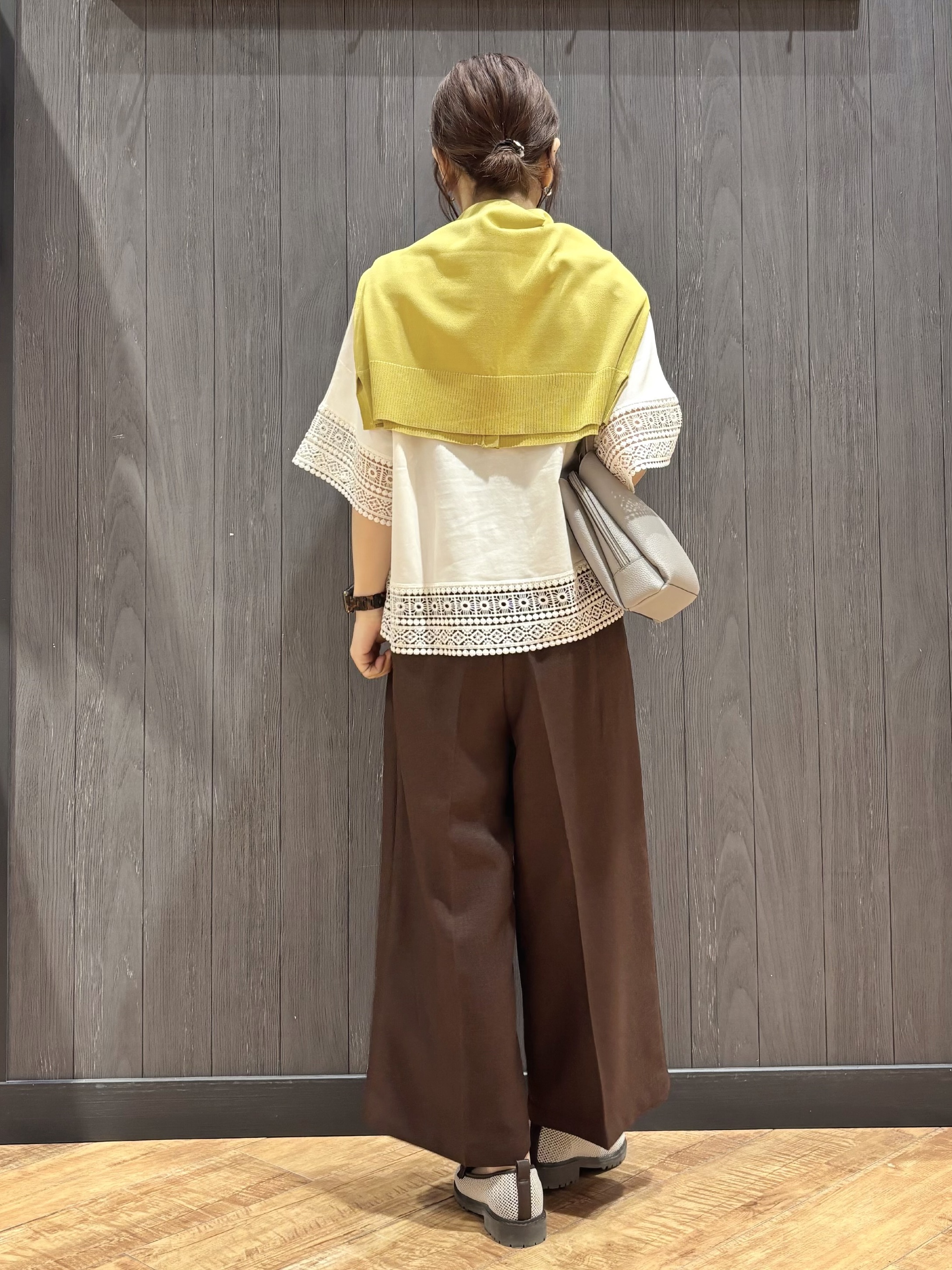meiさんの「SHOO･LA･RUE｜【洗濯機可/体型カバー/S-LL】レース使いがポイント デザインTシャツ」を使ったコーディネート