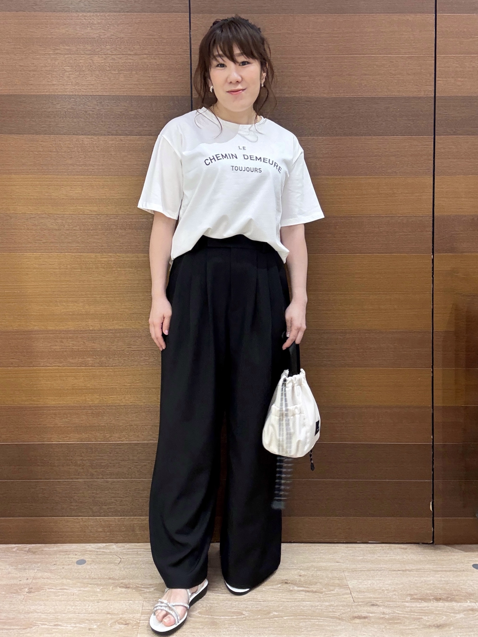 maichiさんの「OPAQUE.CLIP｜ロゴプリントアソートTシャツ【洗濯機OK】」を使ったコーディネート