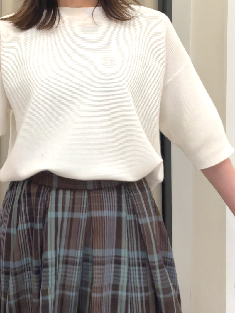 Nao さんの「grove｜【洗濯機OK】レイヤードにもおすすめ、軽やかクロップドニット」を使ったコーディネート