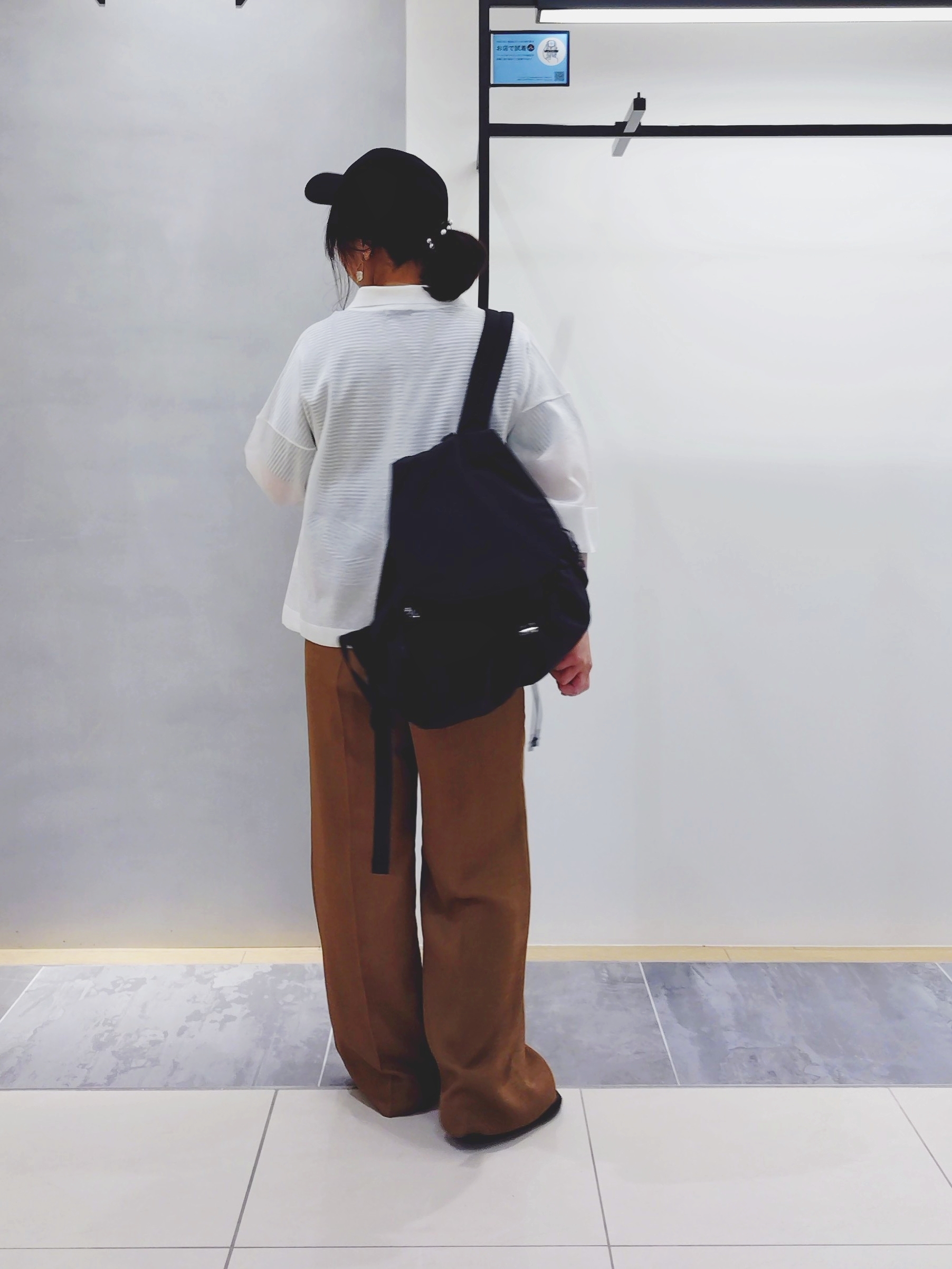TOMOMIさんの「INDIVI｜【洗える／シアー】衿付きシャツライクニットカーディガン」を使ったコーディネート
