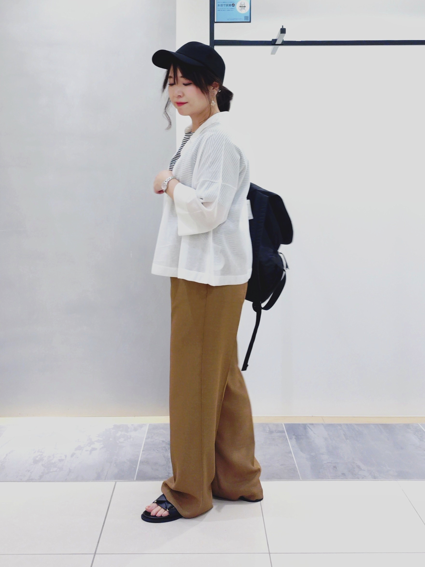 TOMOMIさんの「INDIVI｜【洗える／シアー】衿付きシャツライクニットカーディガン」を使ったコーディネート