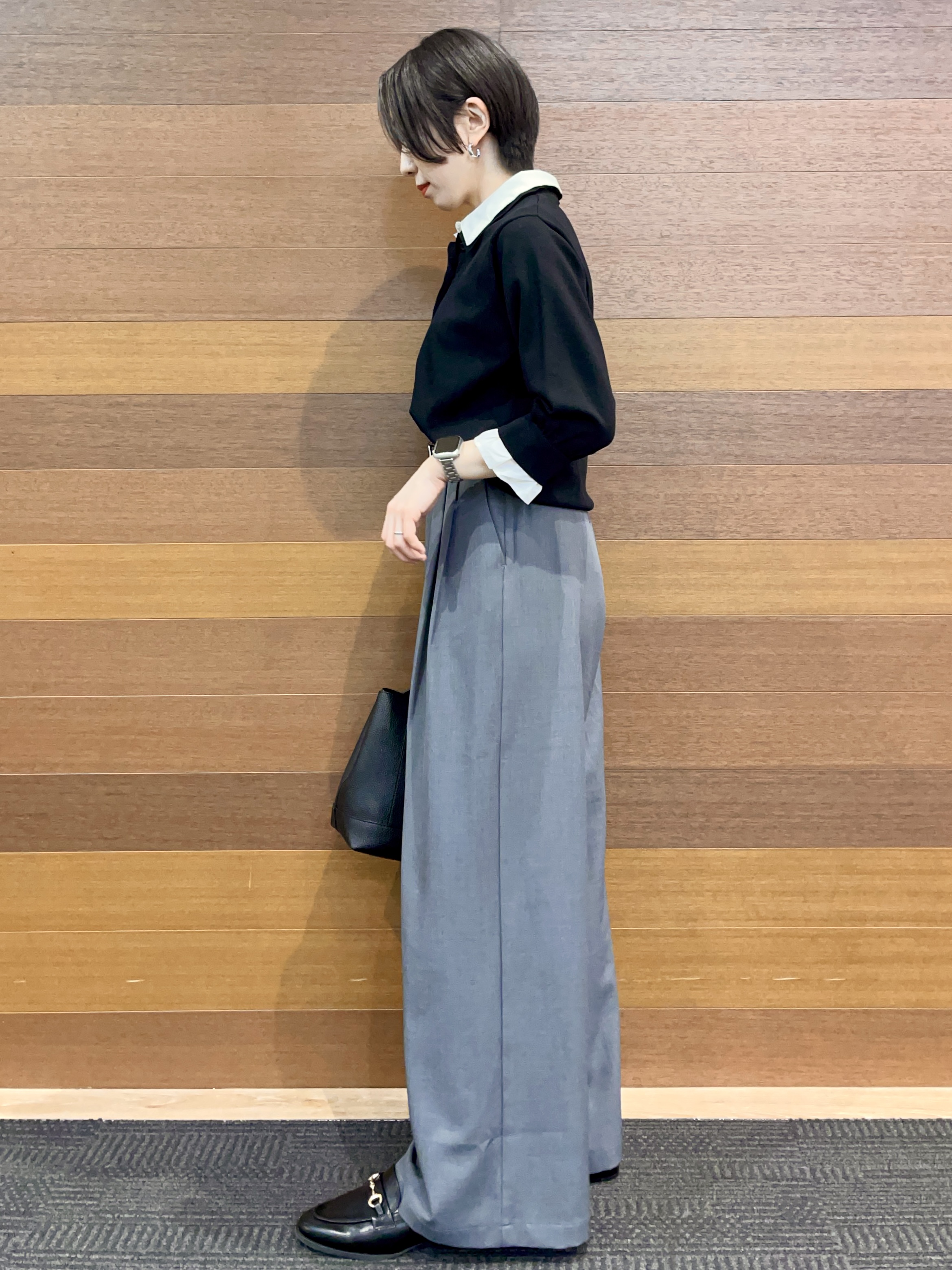 umiさんの「OPAQUE.CLIP｜シャツレイヤード風ポロニット【洗濯機OK】」を使ったコーディネート