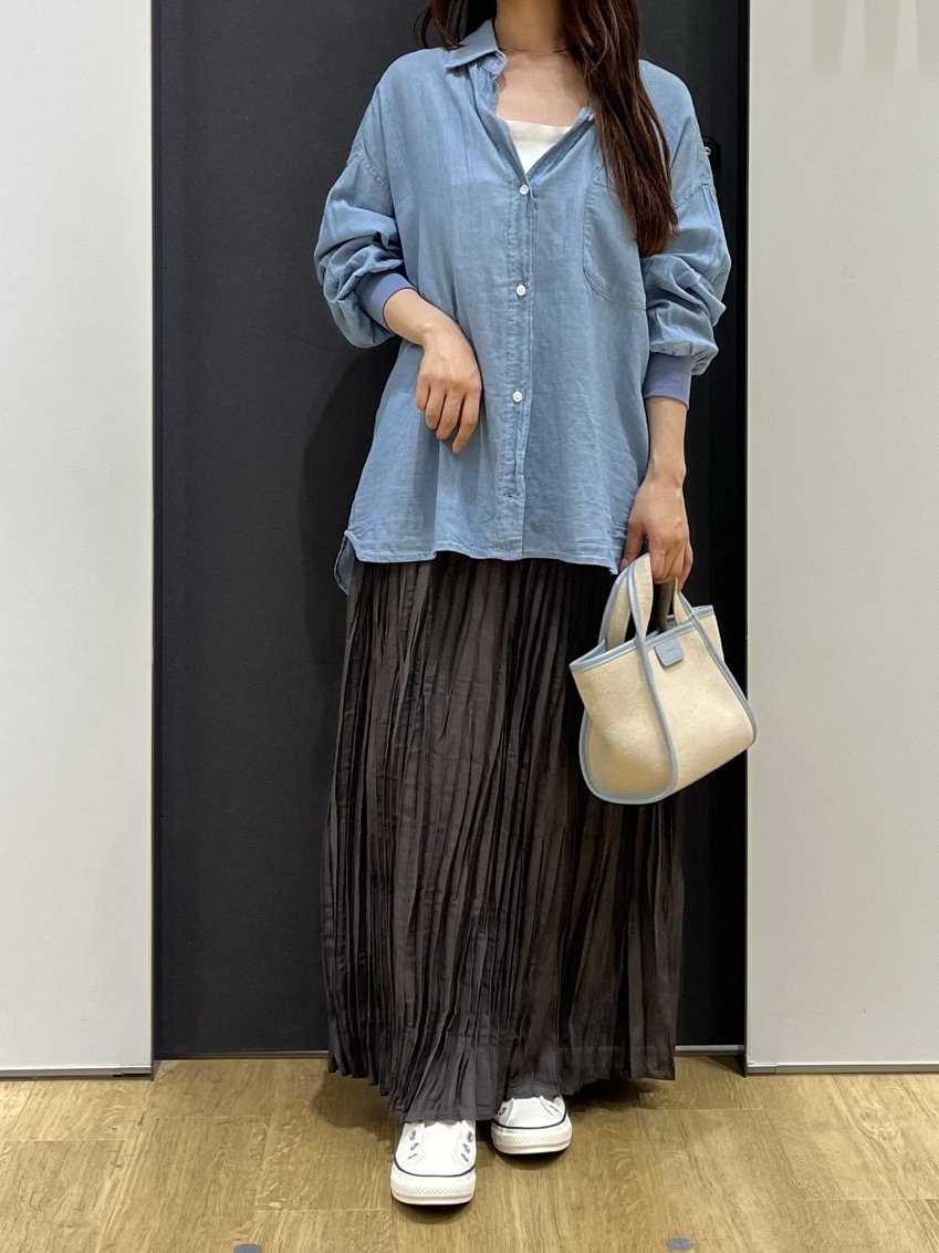 Minaさんの「Dessin｜【セットアップ可/洗える】2オンスシアーデニムシャツ」を使ったコーディネート