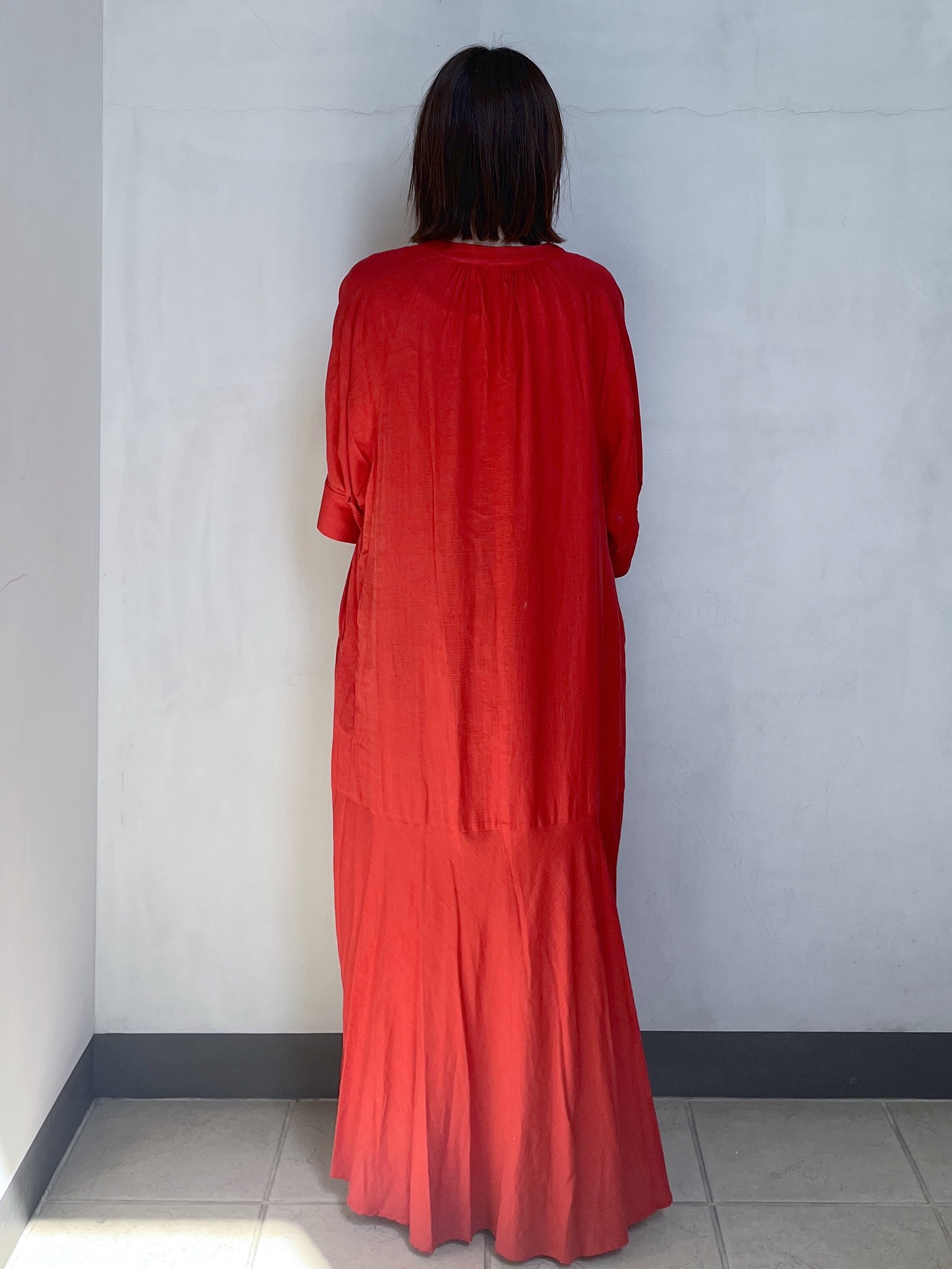 mikiさんの「OPAQUE.CLIP｜キーネックロングワンピース【洗える】」を使ったコーディネート