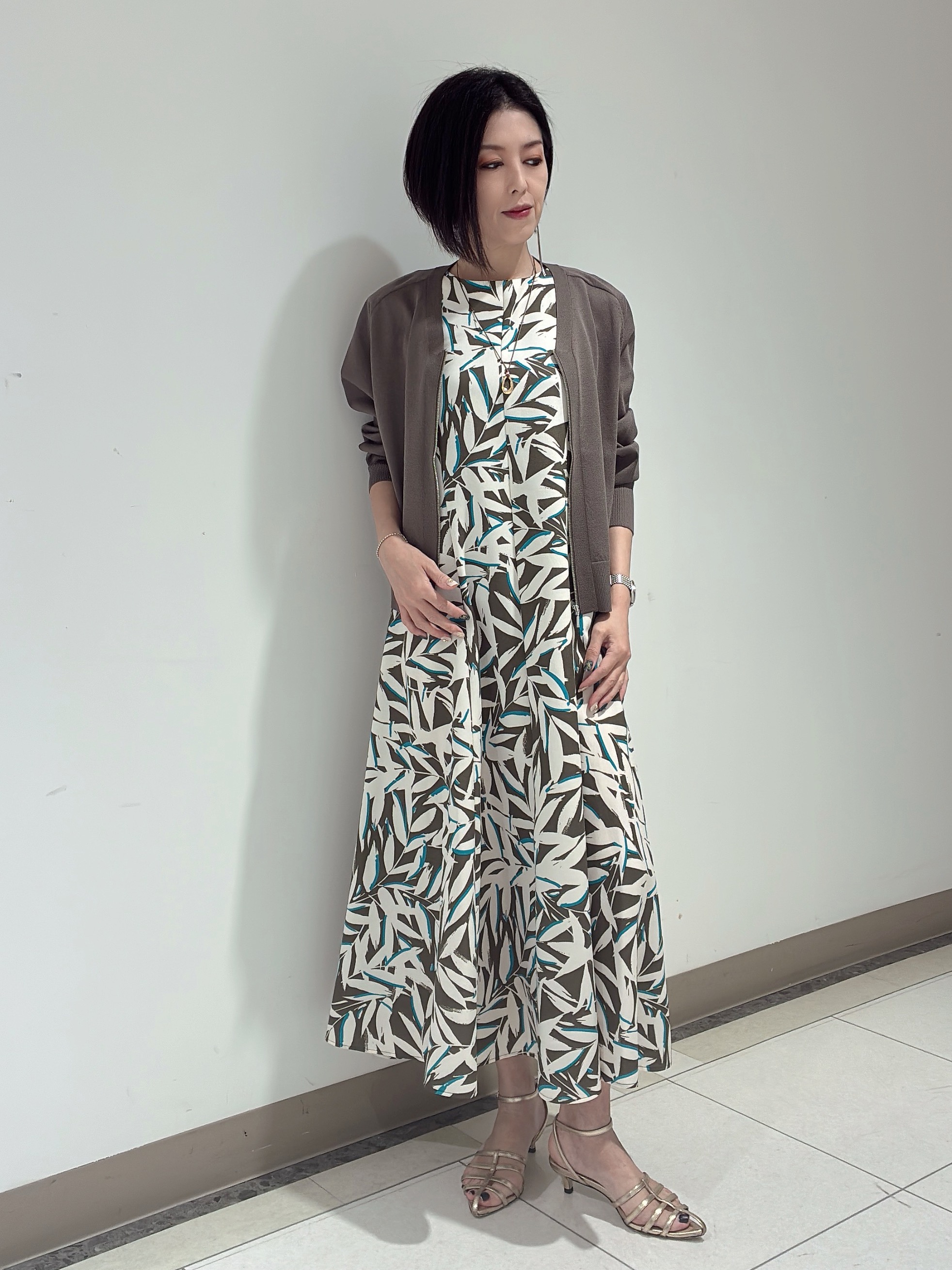 環さんの「UNTITLED｜【アンサンブル可/日除け・冷房対策】シアーレーヨンZIPカーディガン」を使ったコーディネート