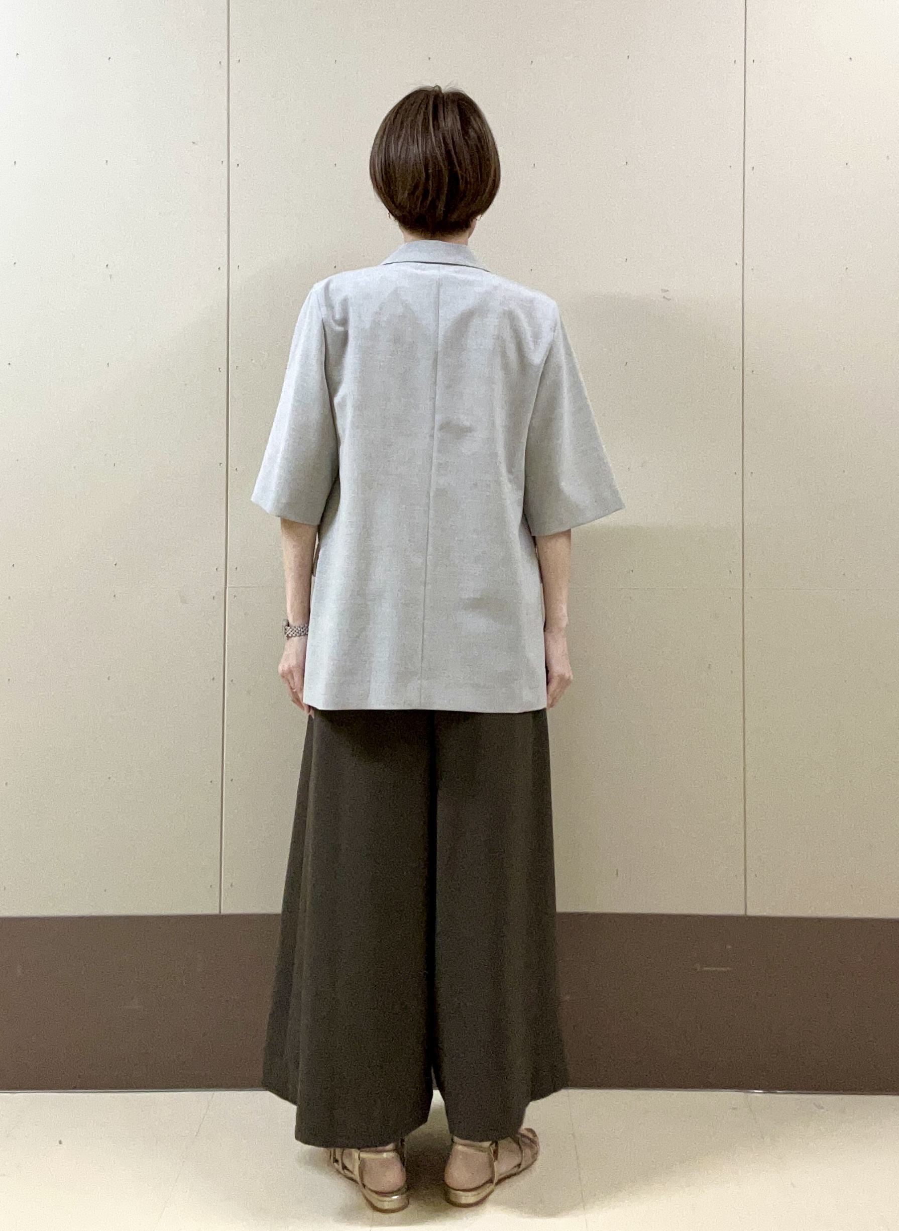 hosoiさんの「UNTITLED｜【シワになりにくい/セットアップ可/接触冷感】ハーフスリーブジャケット」を使ったコーディネート