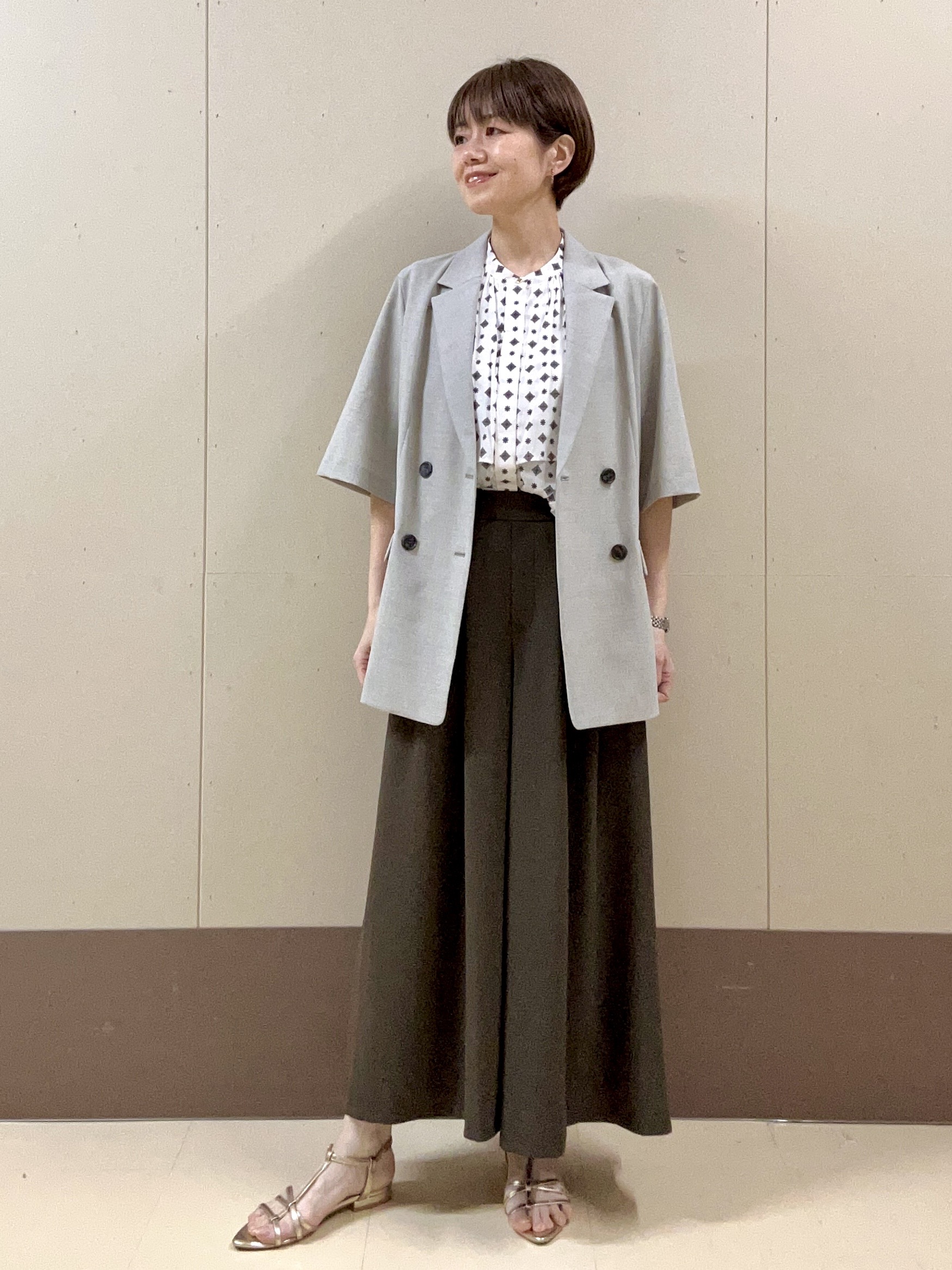 hosoiさんの「UNTITLED｜【シワになりにくい/セットアップ可/接触冷感】ハーフスリーブジャケット」を使ったコーディネート