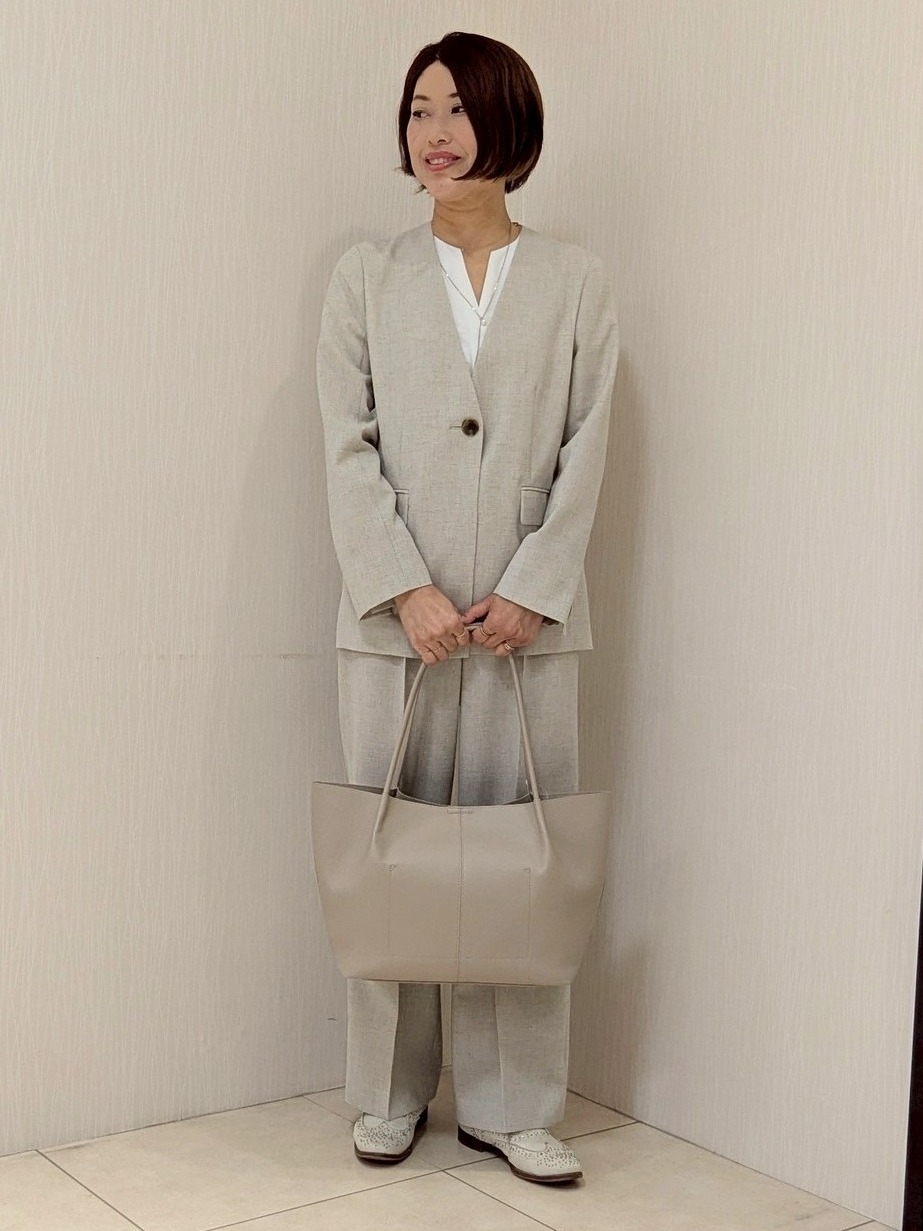 u&minus;macoさんの「UNTITLED｜【UV/接触冷感/セットアップ可】リラクシーキーVネックブラウス」を使ったコーディネート
