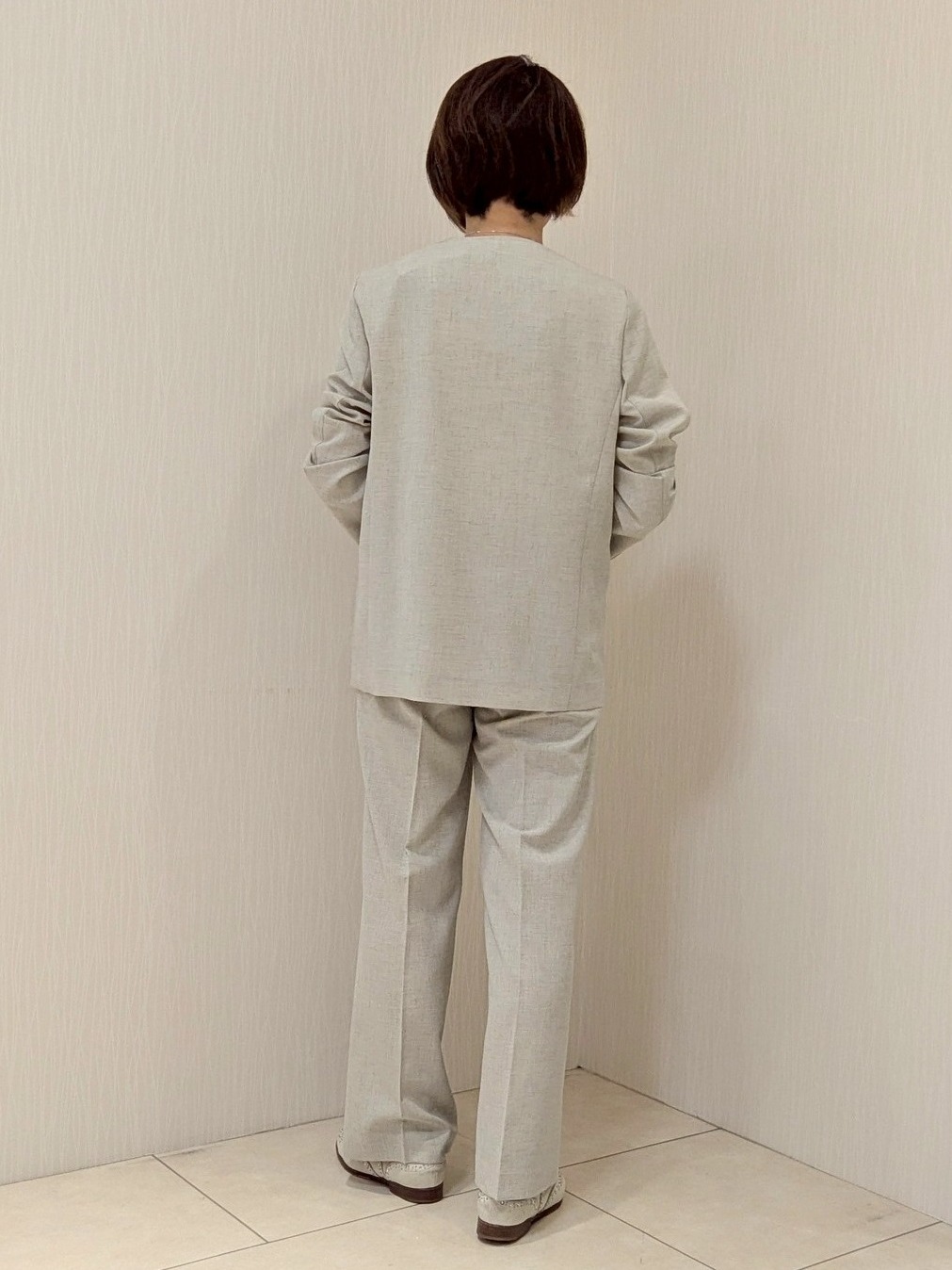 u&minus;macoさんの「UNTITLED｜【UV/接触冷感/セットアップ可】リラクシーキーVネックブラウス」を使ったコーディネート