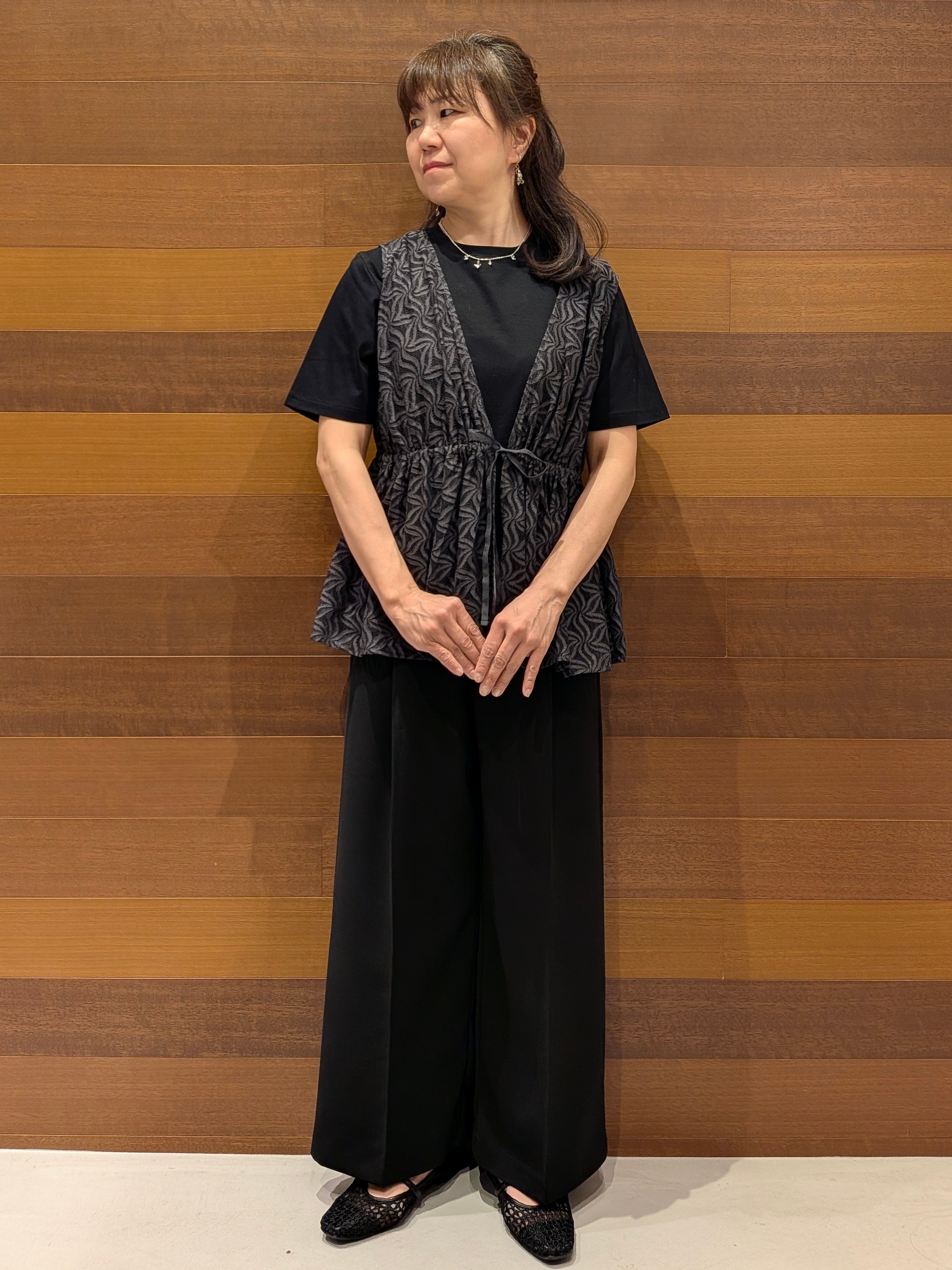 momoさんの「OPAQUE.CLIP｜レースペプラムジレ【洗濯機OK】」を使ったコーディネート