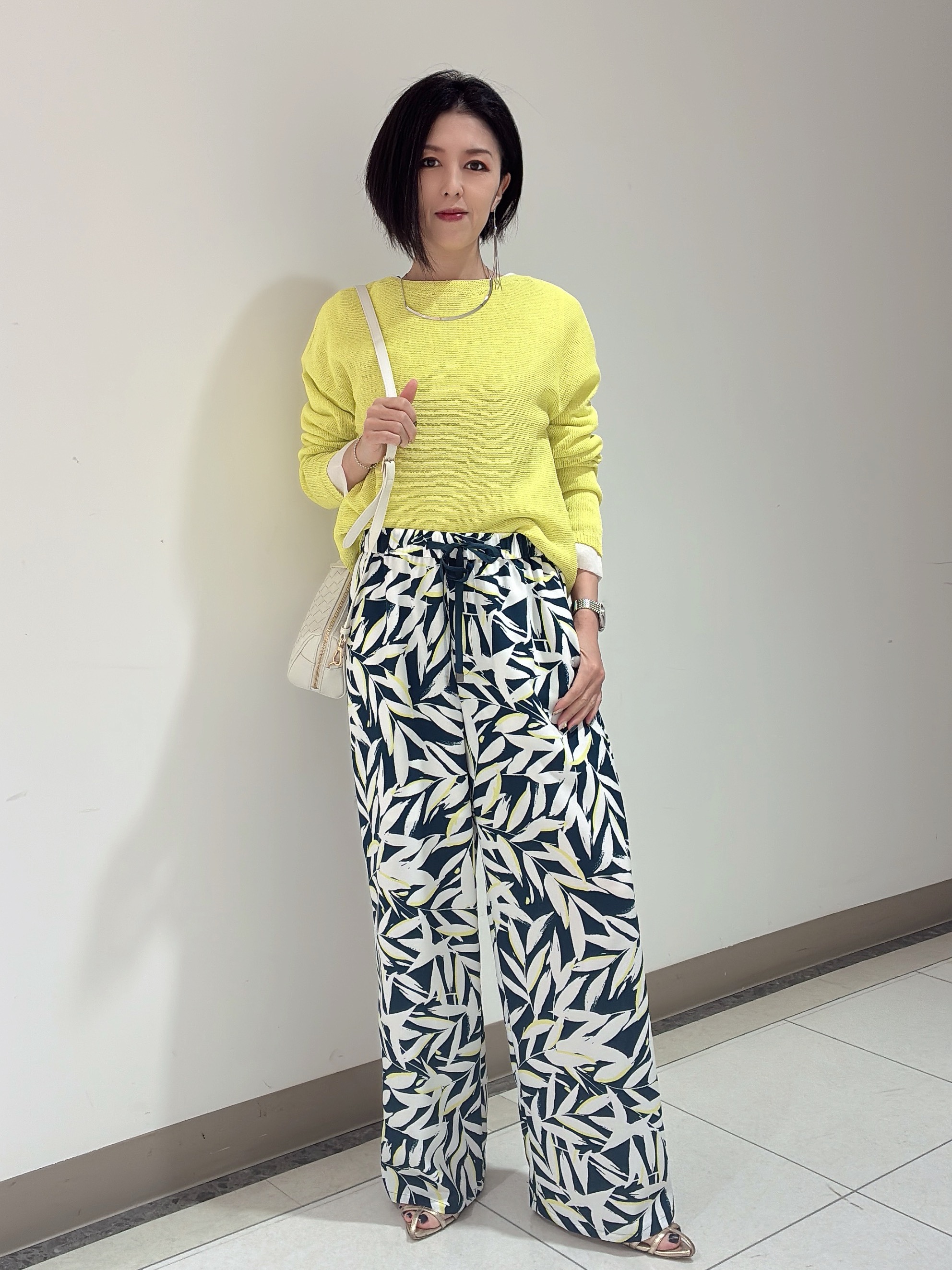 環さんの「UNTITLED｜【8色展開/程よい透け感】ドライタッチボートネックニット」を使ったコーディネート