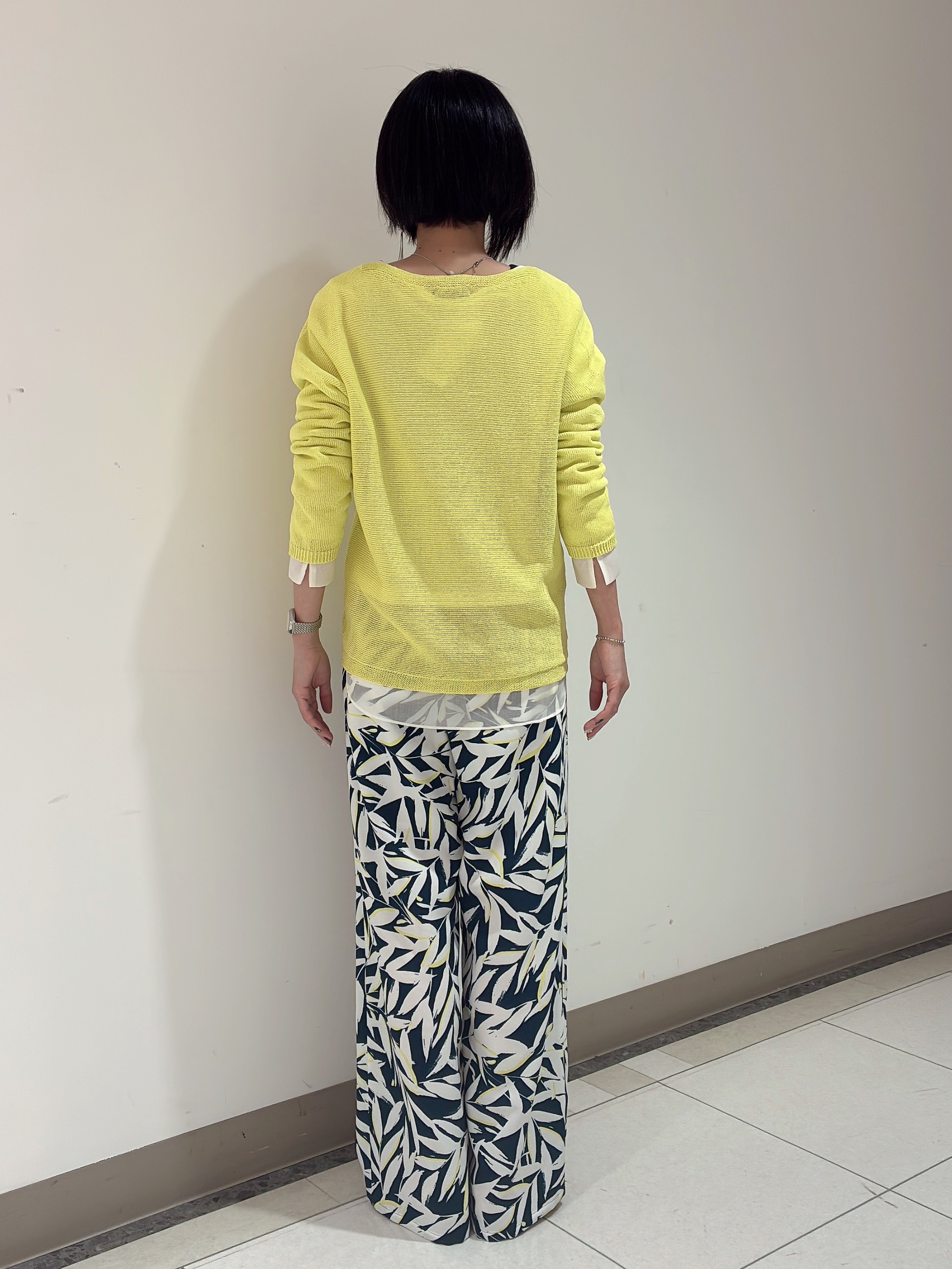 環さんの「UNTITLED｜【8色展開/程よい透け感】ドライタッチボートネックニット」を使ったコーディネート