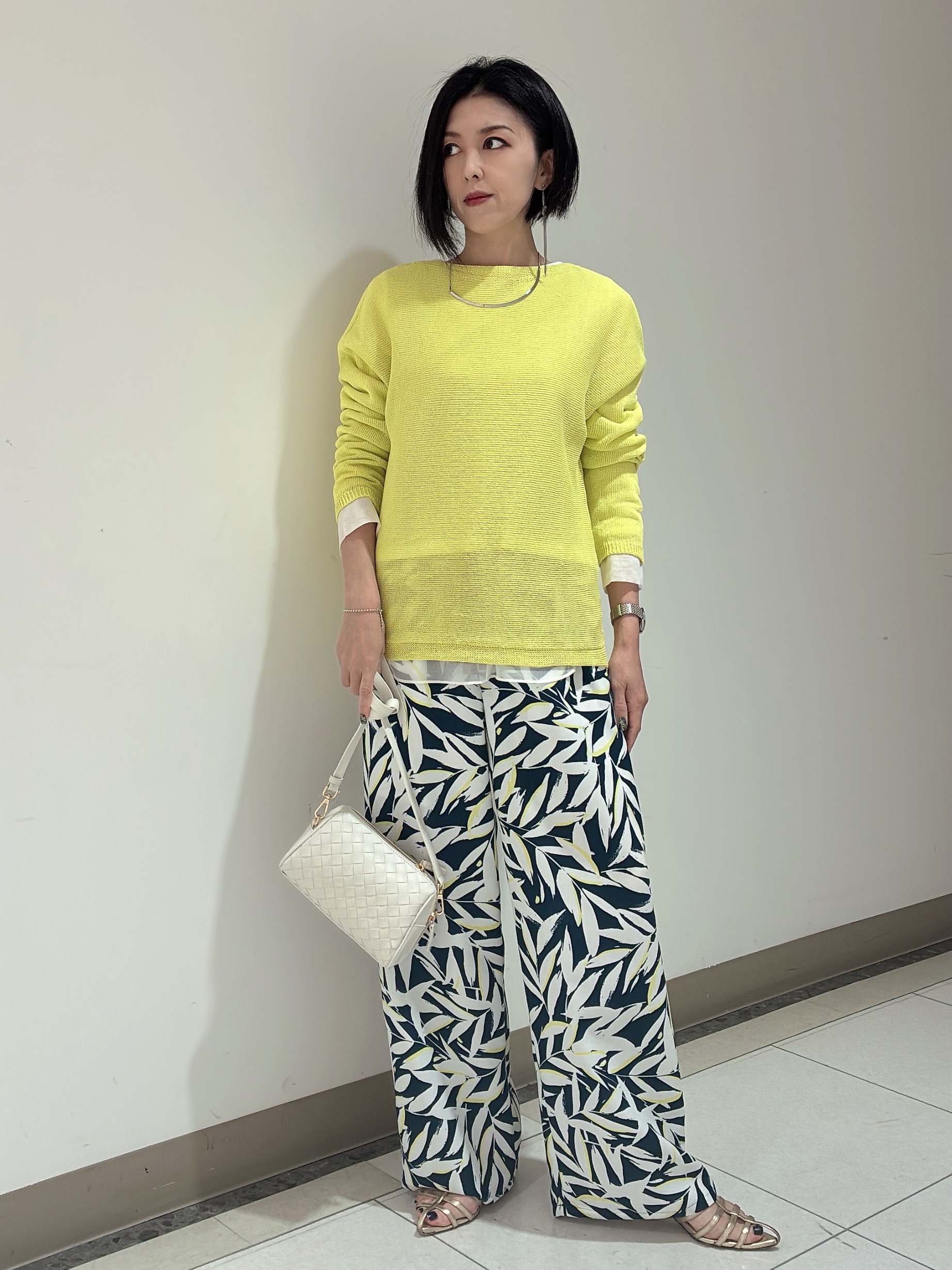 環さんの「UNTITLED｜【8色展開/程よい透け感】ドライタッチボートネックニット」を使ったコーディネート
