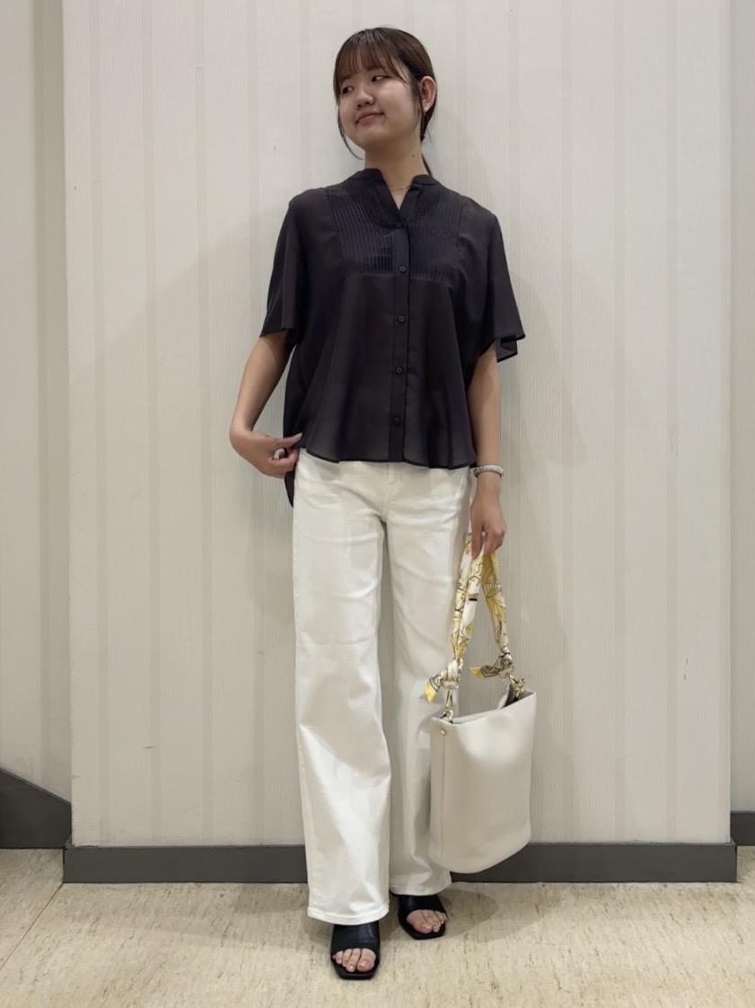 ちひさんの「INDIVI｜【褒められデニム】ワイドストレート デニムパンツ」を使ったコーディネート