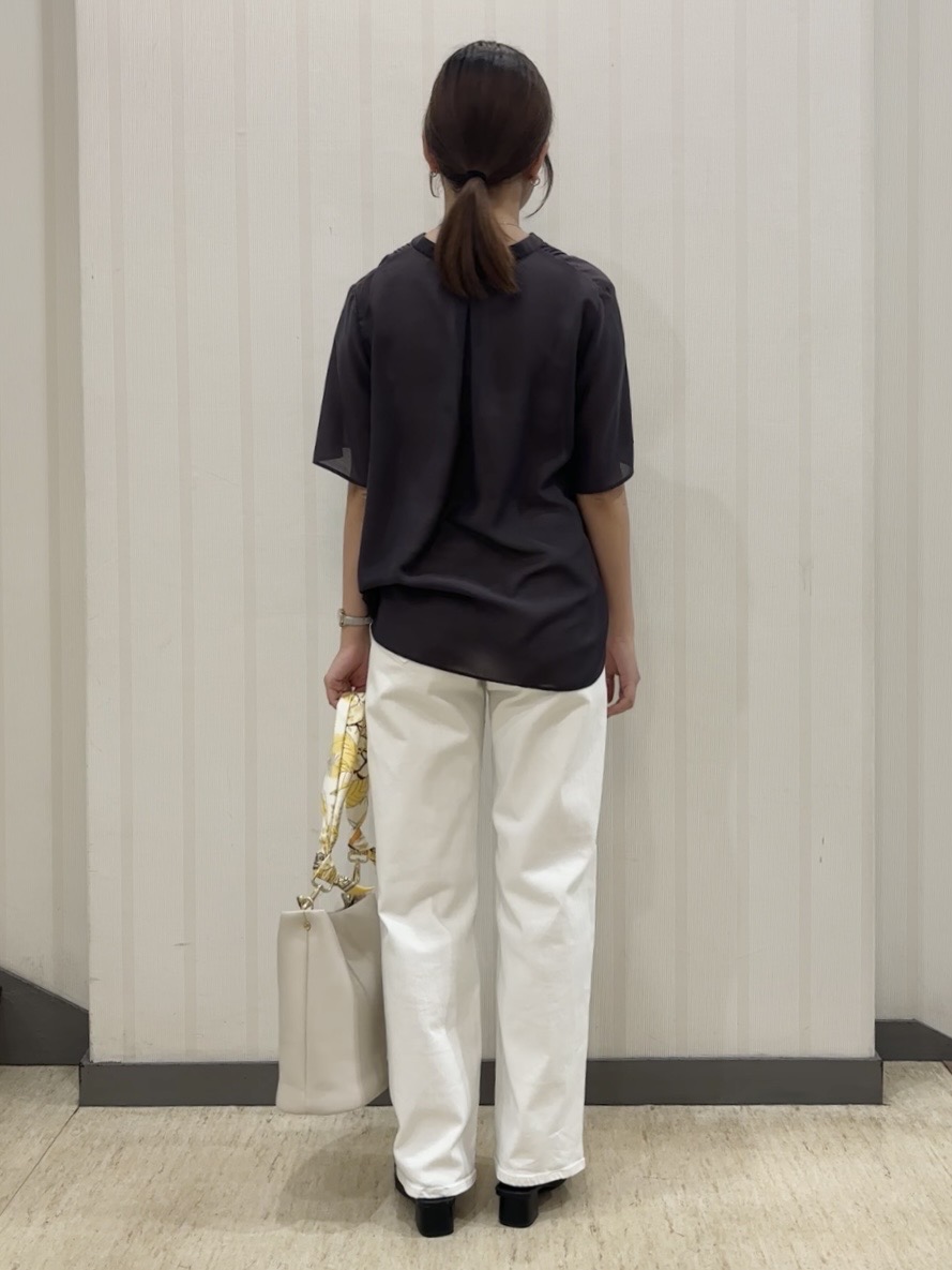 ちひさんの「INDIVI｜【褒められデニム】ワイドストレート デニムパンツ」を使ったコーディネート