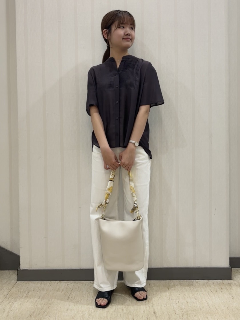 ちひさんの「INDIVI｜【褒められデニム】ワイドストレート デニムパンツ」を使ったコーディネート