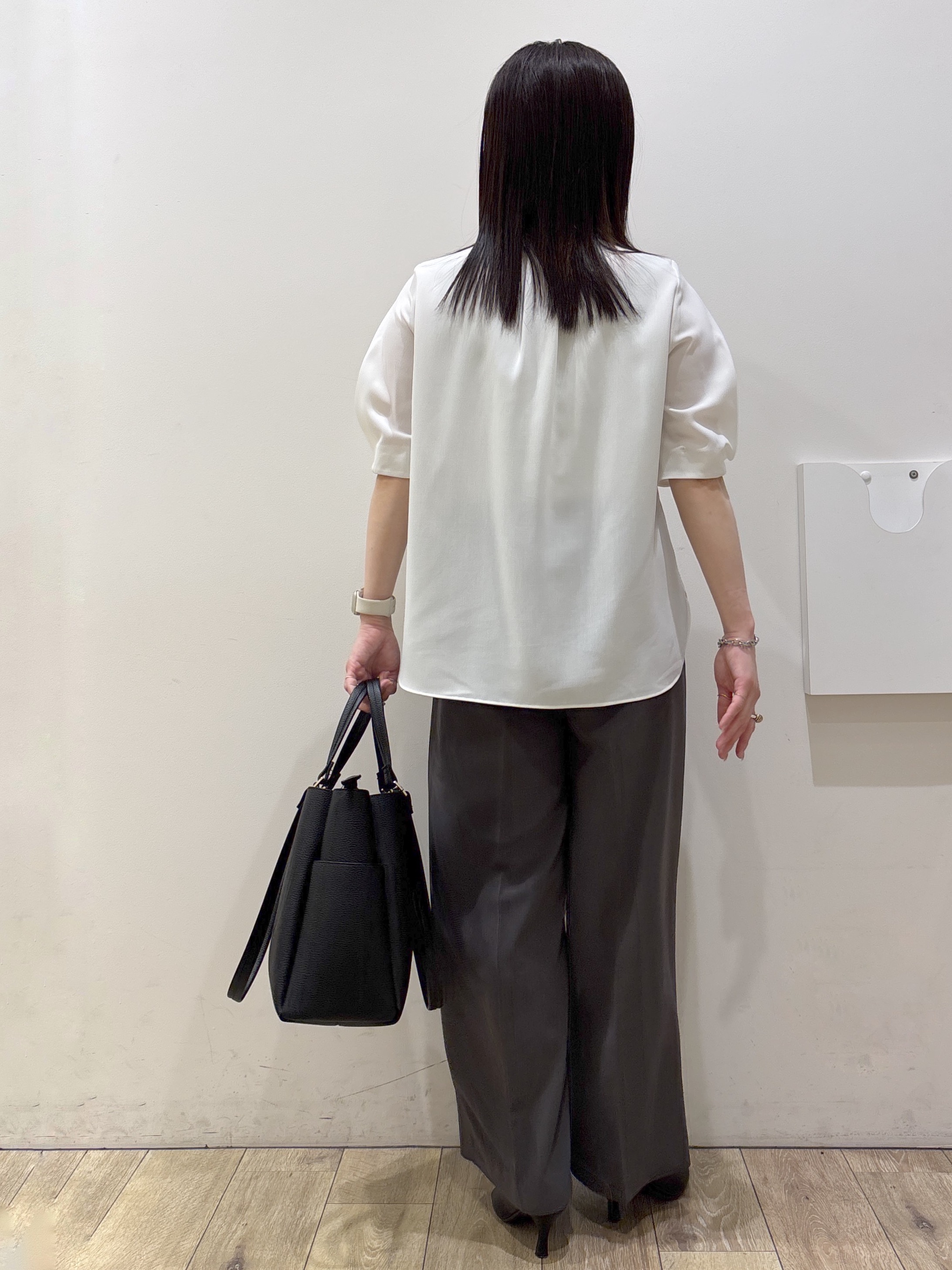 mameさんの「OPAQUE.CLIP｜【ストレッチ／防シワ／洗濯機OK】タックスリーブブラウス《SS～LL／6col／セットアップ可》」を使ったコーディネート
